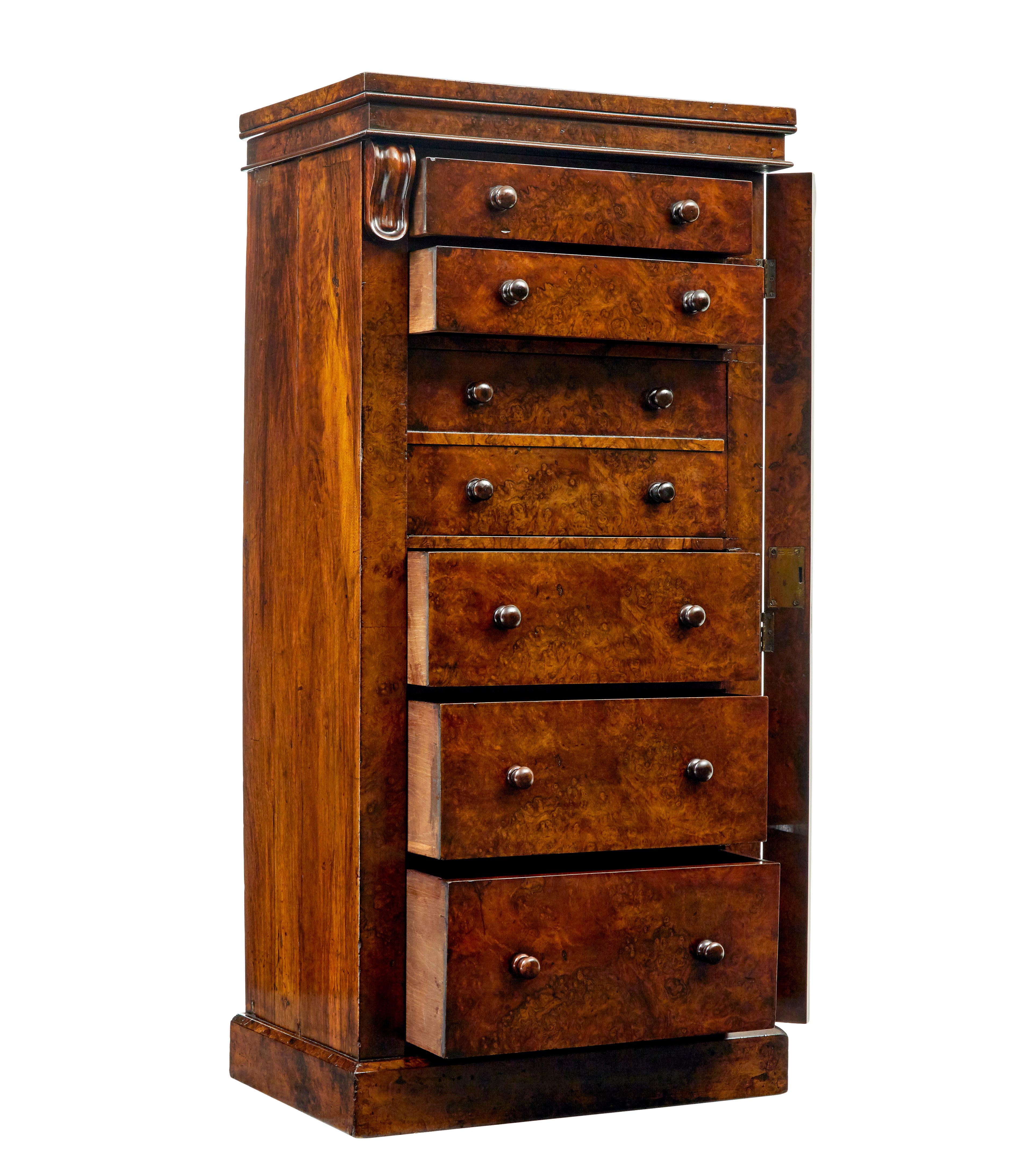 Primo vittoriano Cassapanca Wellington in radica di noce del primo periodo vittoriano in vendita