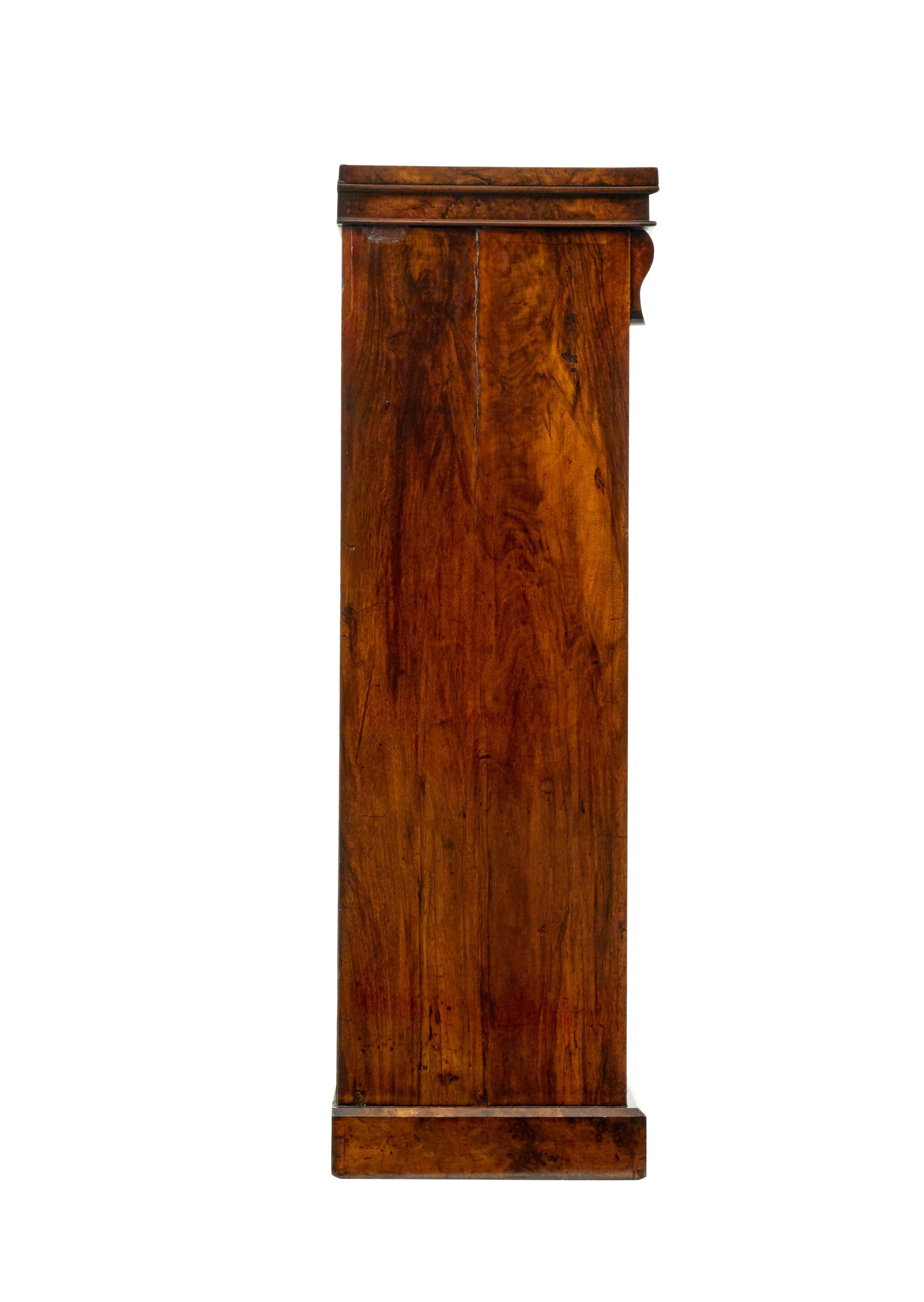 XIX secolo Cassapanca Wellington in radica di noce del primo periodo vittoriano in vendita