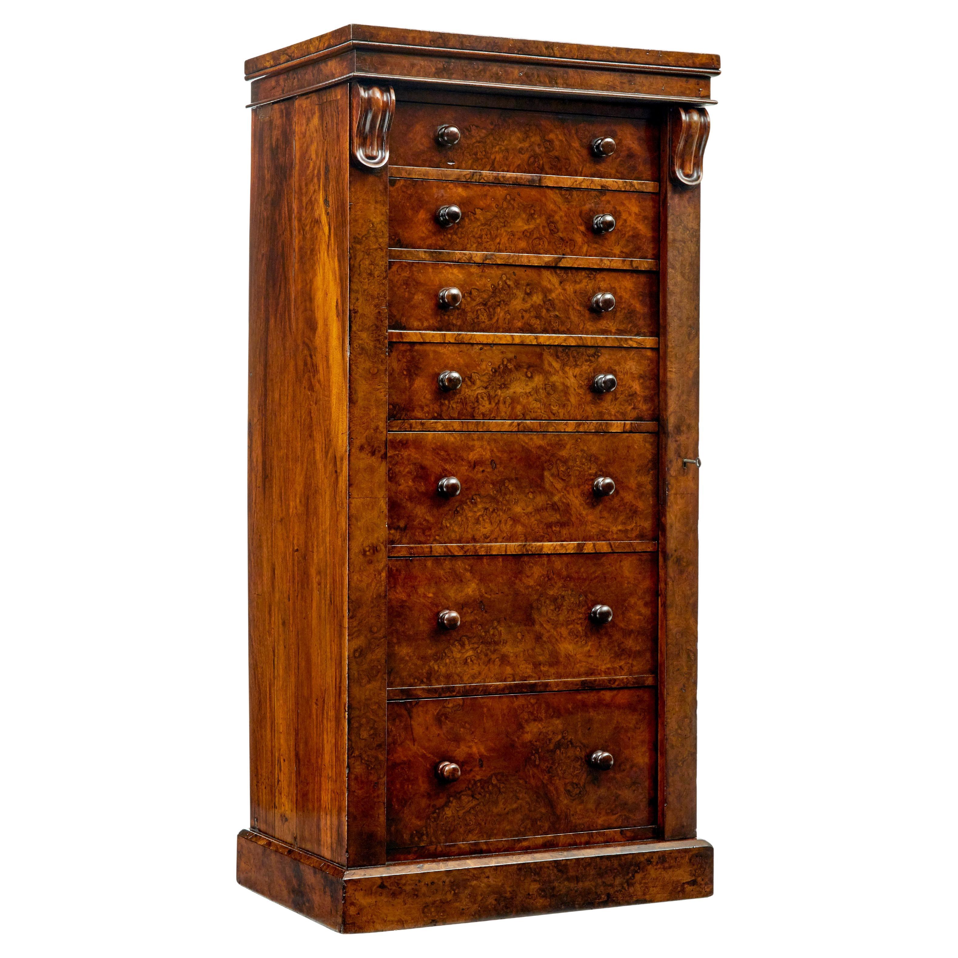 Cassapanca Wellington in radica di noce del primo periodo vittoriano