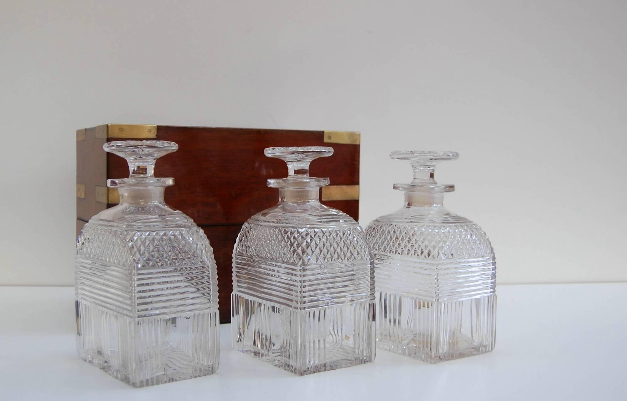 Early Victorian Campaign Triple Decanter Set In Good Condition In Salisbury, GB