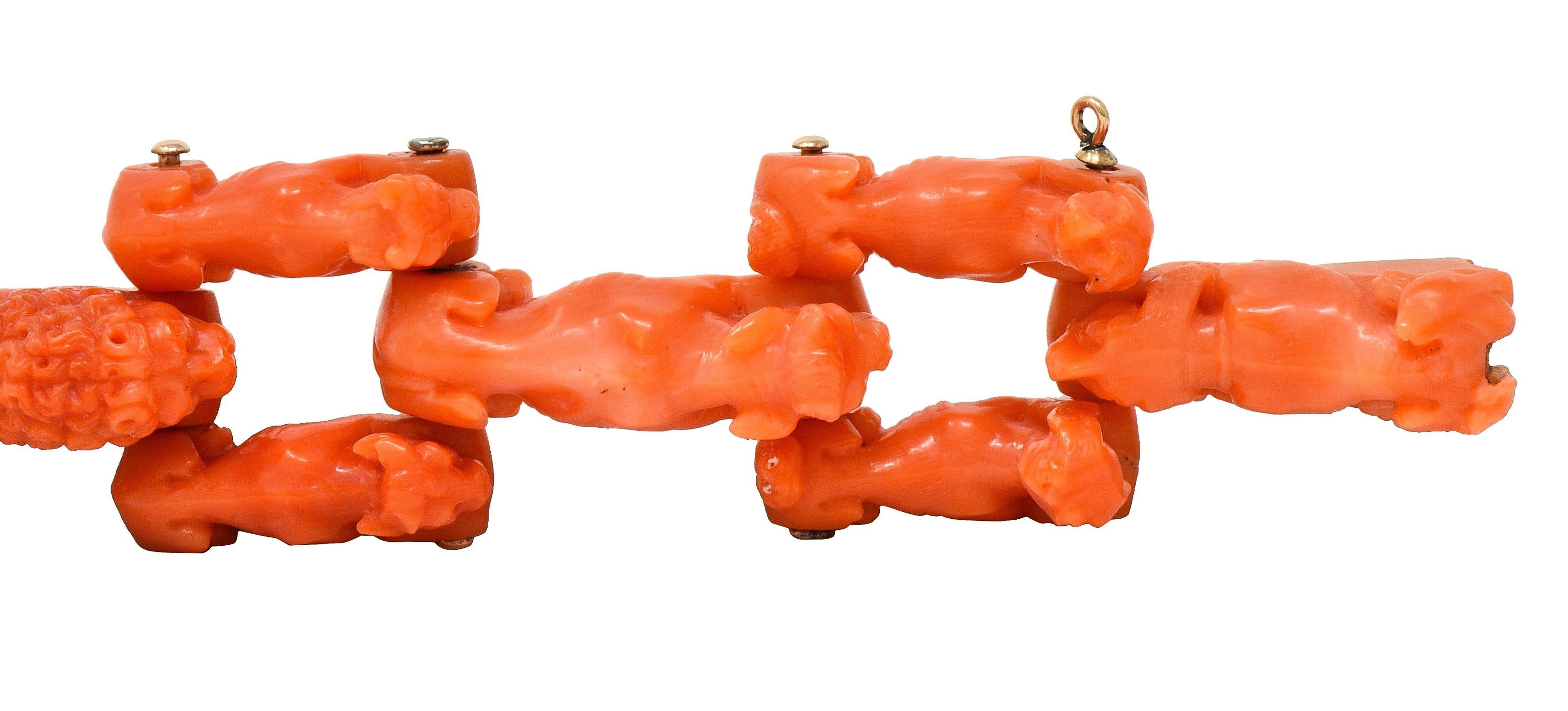 Frühviktorianisches antikes geschnitztes Koralle 14 Karat Gold Tierglieder-Armband im Zustand „Hervorragend“ im Angebot in Philadelphia, PA