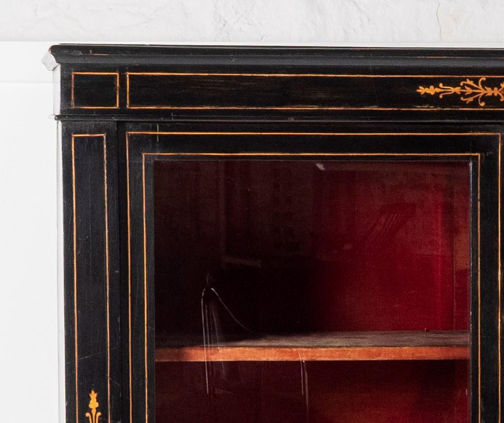 Frühe viktorianische Ebonised Inlay Pier Cabinet verglaste Bücherregal Samt gefüttert (Ästhetizismus) im Angebot