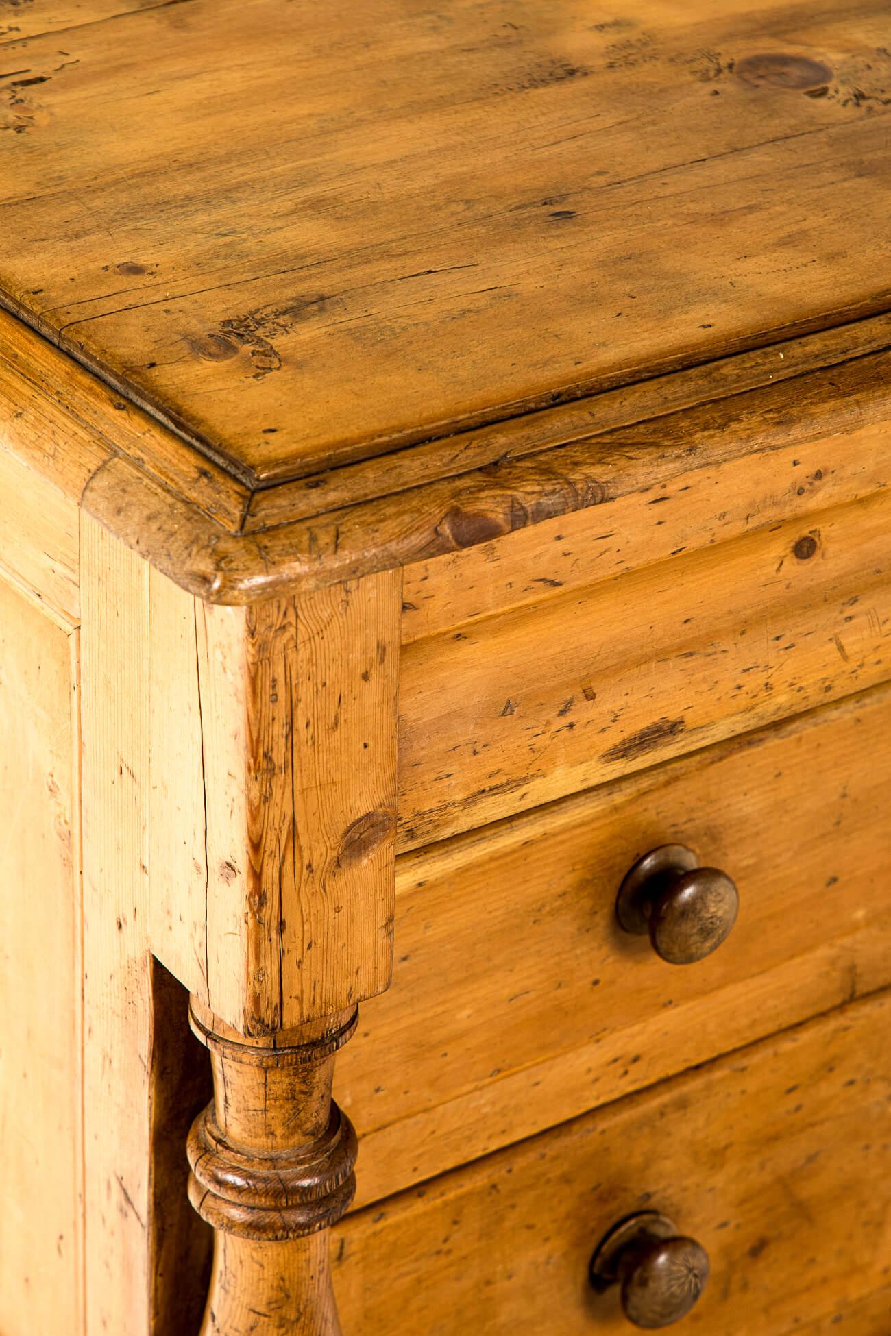 Early Victorian English Dresser Base with Drawers In Good Condition For Sale In Faversham, GB