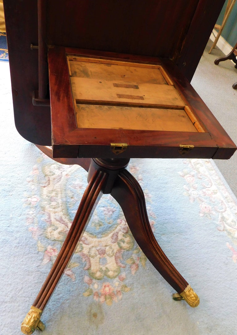 Early Victorian English Mahogany Tilt-Top Breakfast Table For Sale 6