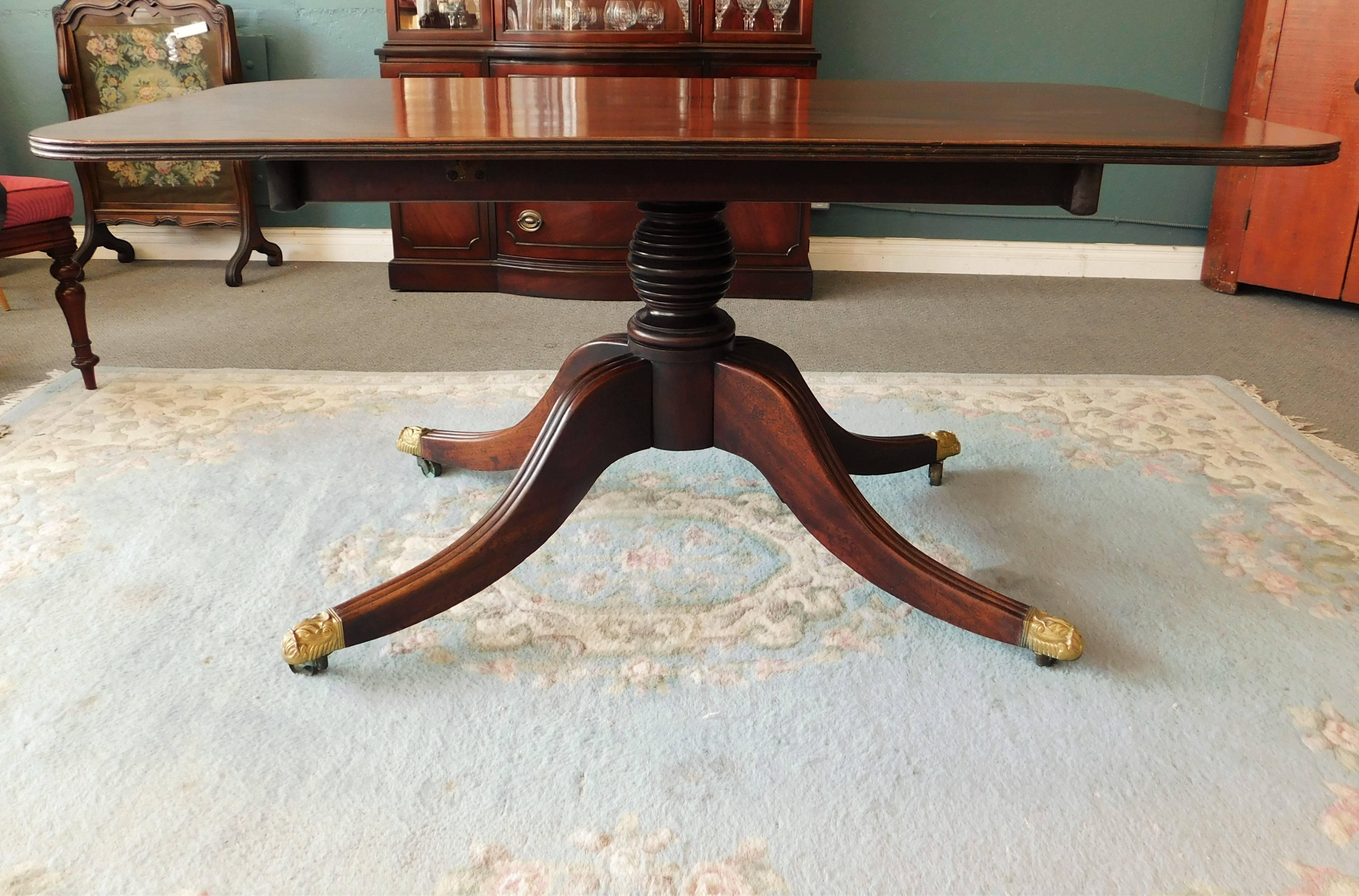 Mid-19th Century Early Victorian English Mahogany Tilt-Top Breakfast Table