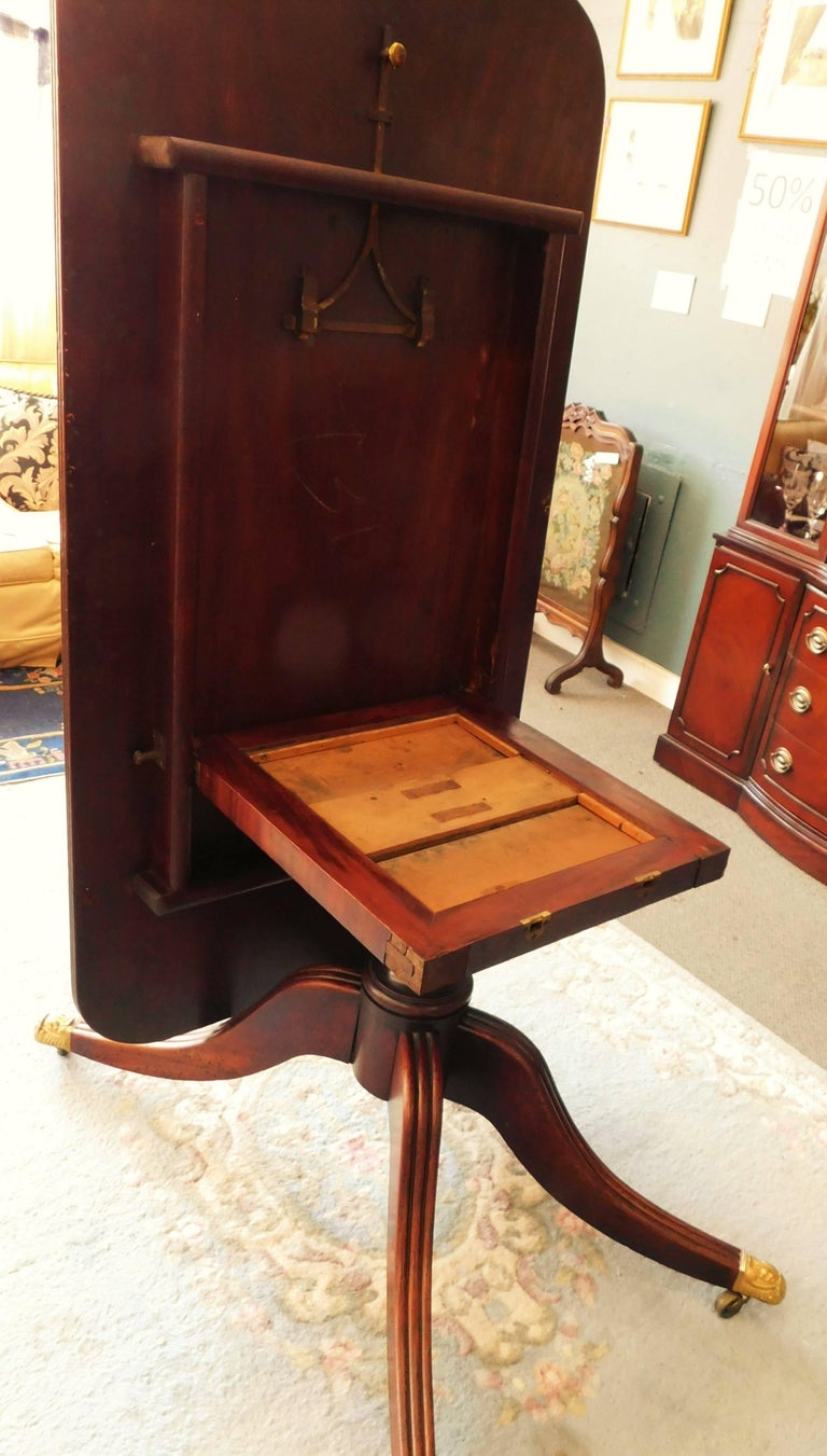 Early Victorian English Mahogany Tilt-Top Breakfast Table For Sale 3
