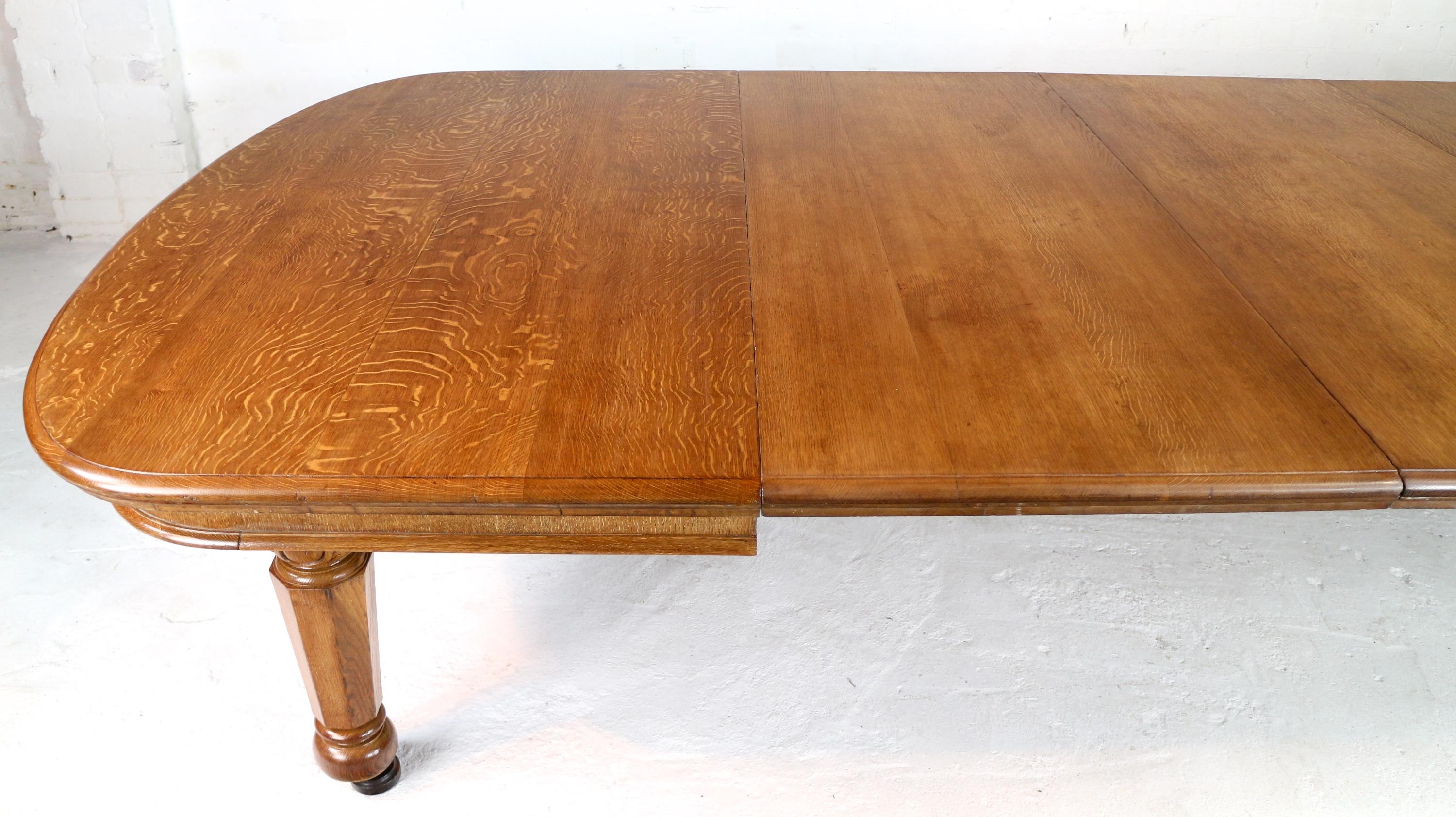 Early Victorian Extra Wide Oak Extending Dining Table and 7 Leaves 7