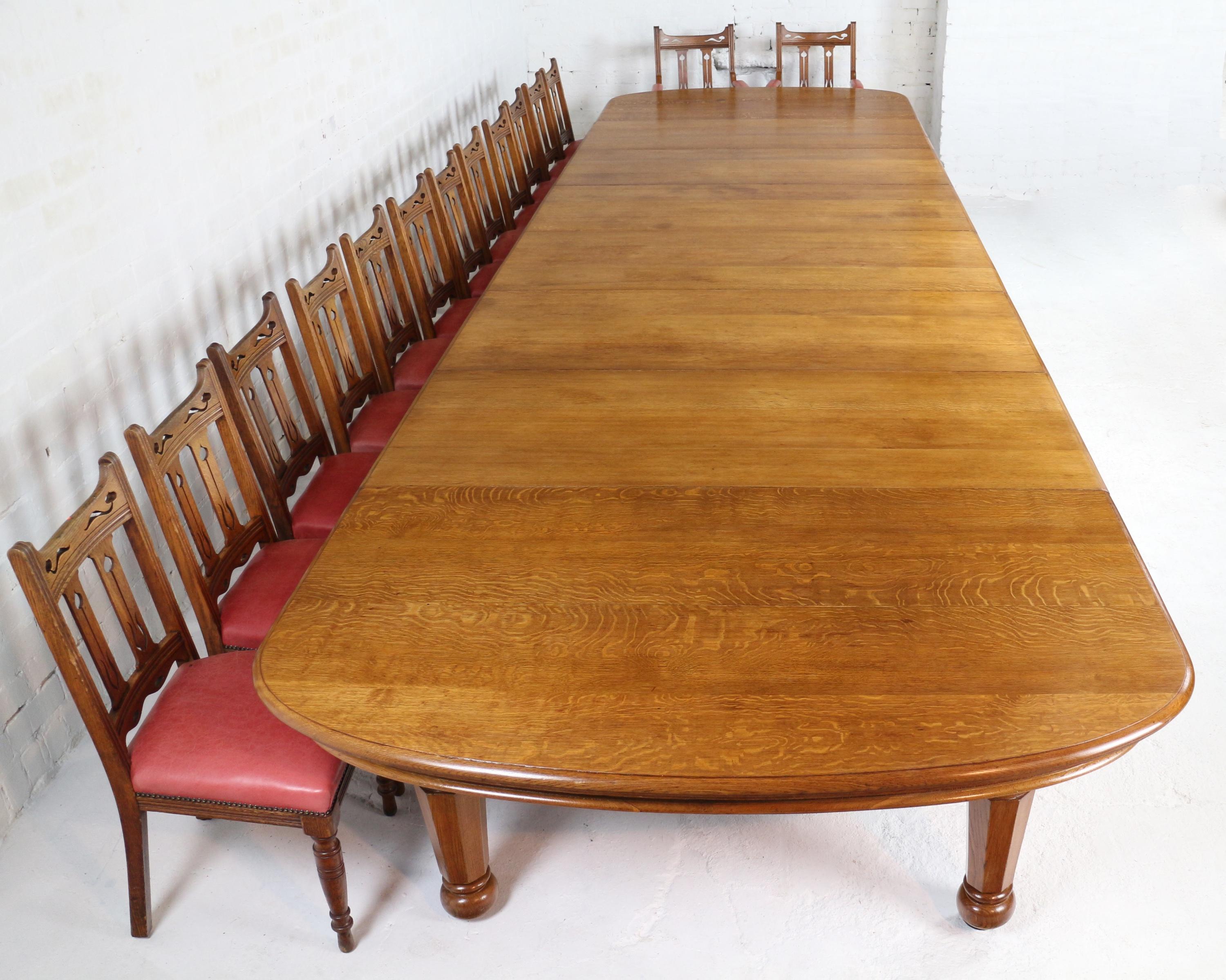 Early Victorian Extra Wide Oak Extending Dining Table and 7 Leaves In Good Condition In Glasgow, GB