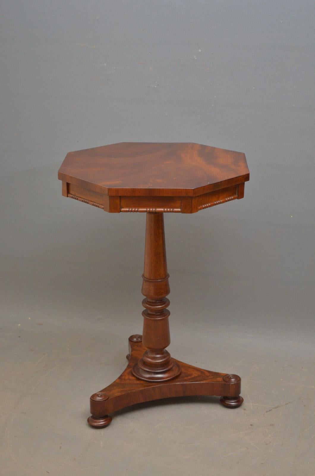 Sn4463, early Victorian side table, having flamed mahogany octagonal top with decorative carving below, standing on turned pedestal terminating in trefoil base and bun feet, all in home ready condition, circa 1850.
Measures: H 28.5