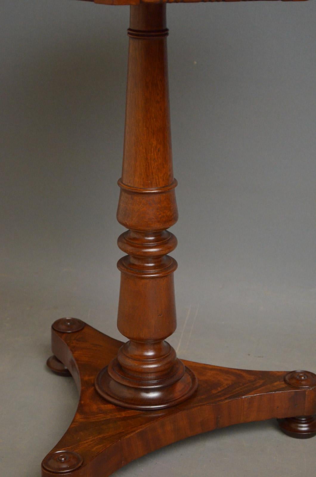 Mid-19th Century Early Victorian Flamed Mahogany Occasional Table