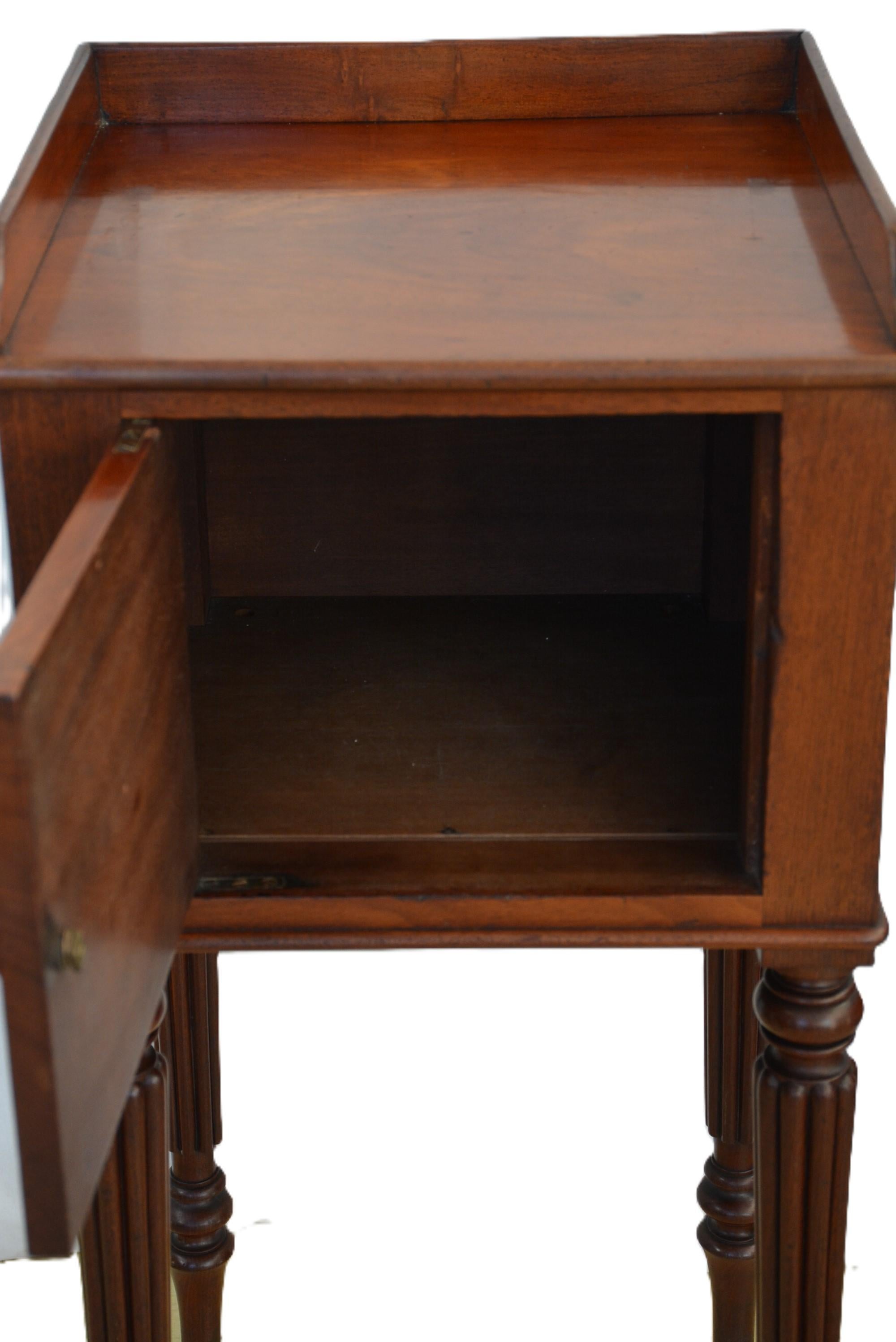 Cabinet de chevet Gillows en acajou du début de l'époque victorienne, vers 1850 en vente 3