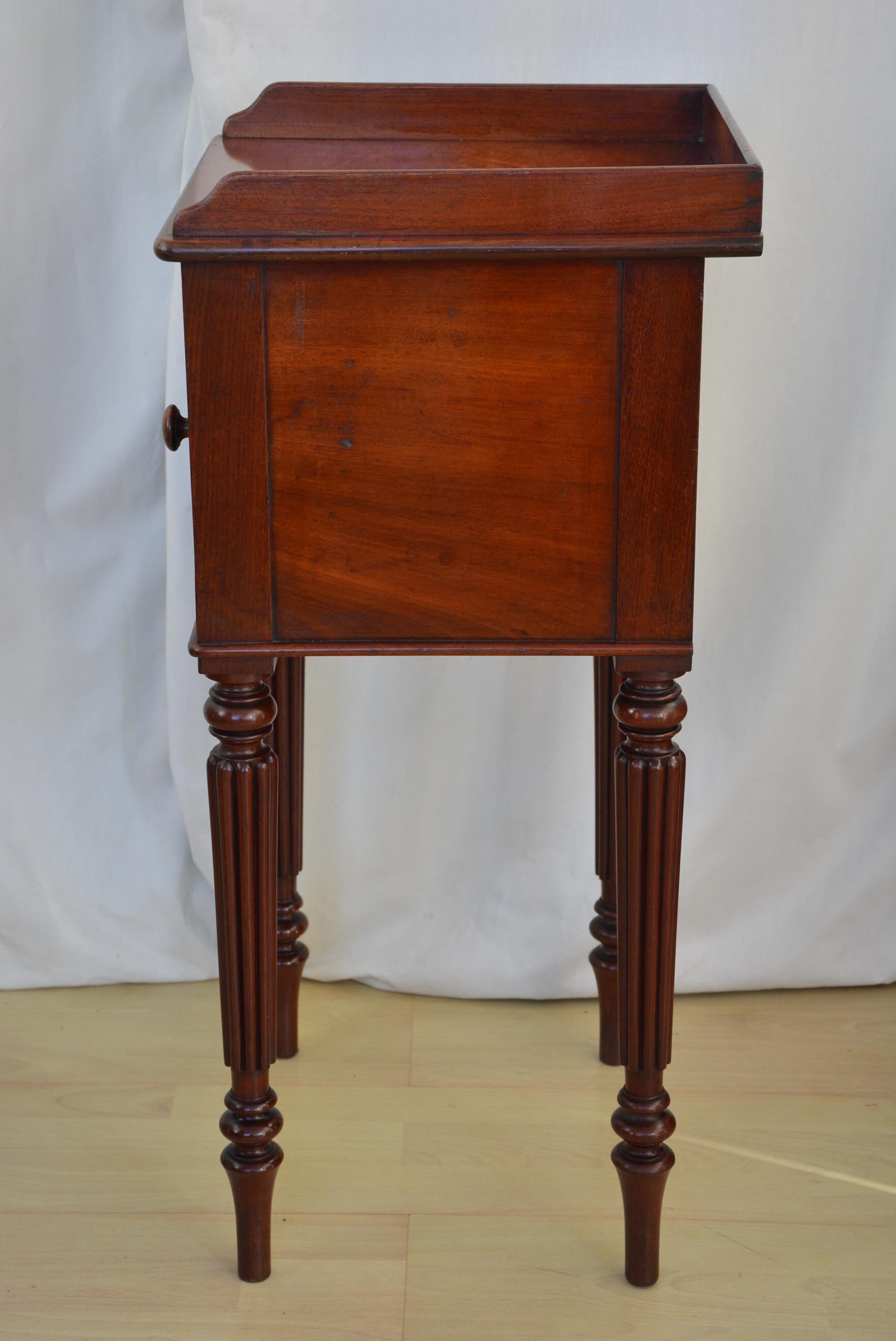 Cabinet de chevet Gillows en acajou du début de l'époque victorienne, vers 1850 en vente 7