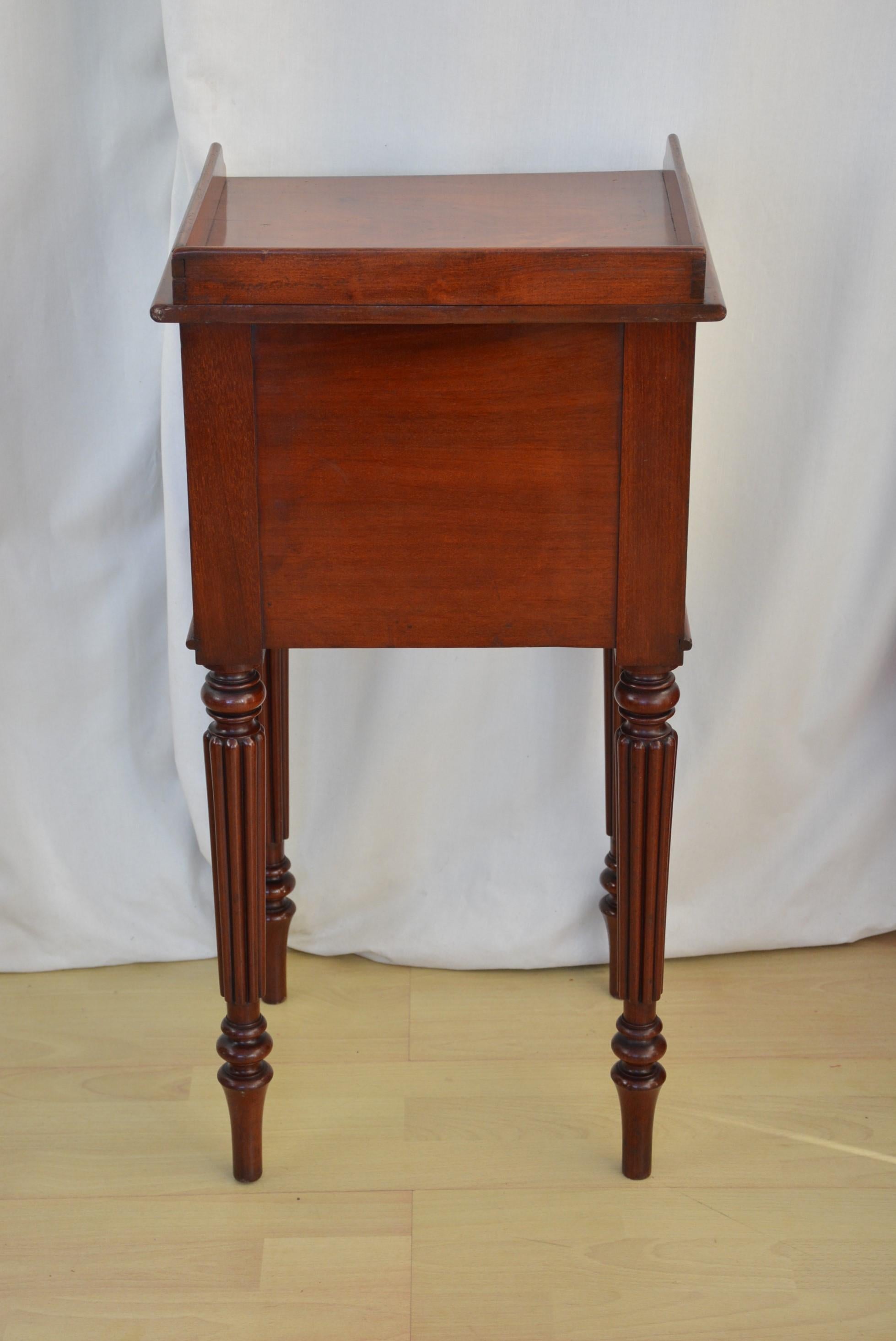 Cabinet de chevet Gillows en acajou du début de l'époque victorienne, vers 1850 en vente 8