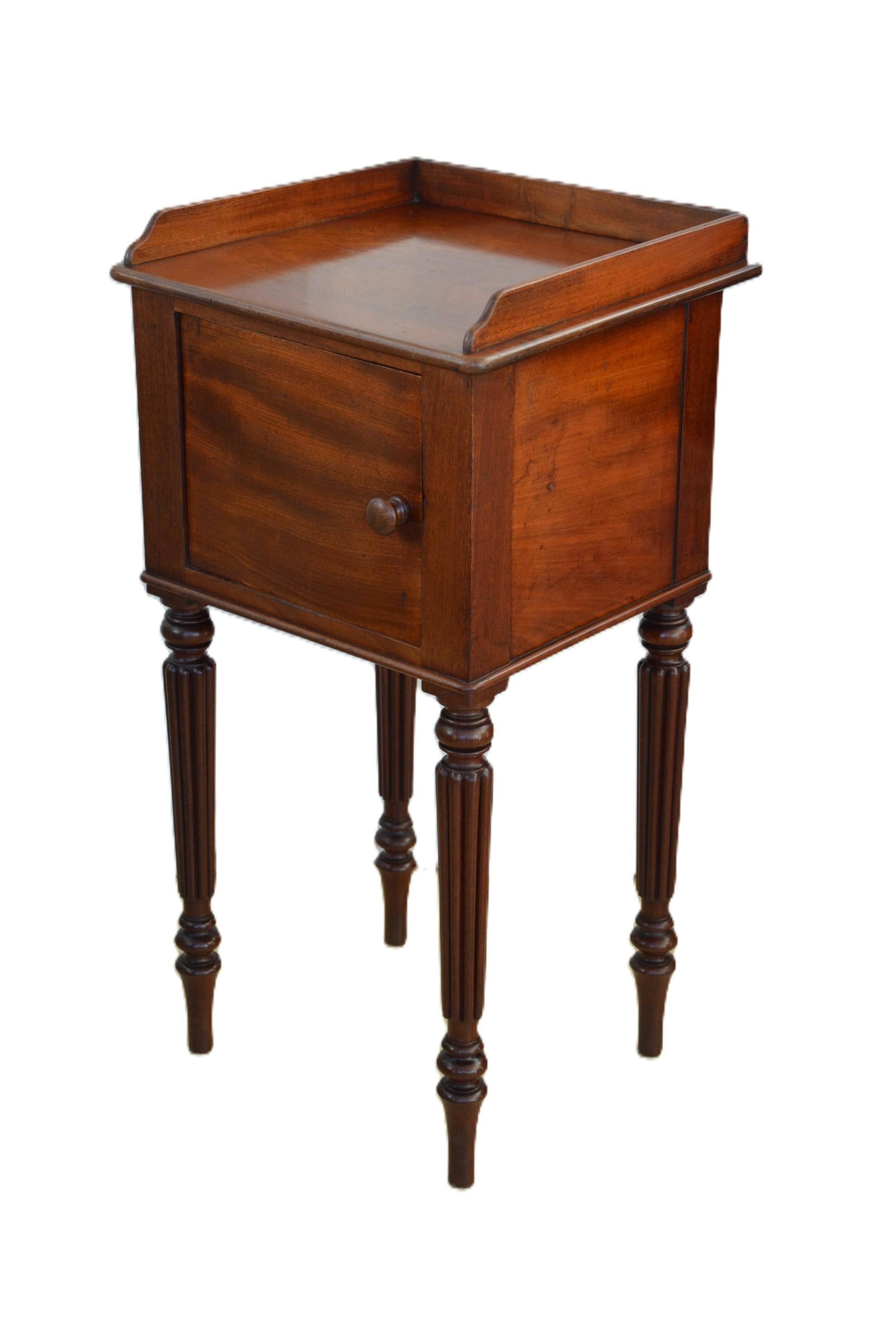 Cabinet de chevet Gillows en acajou du début de l'époque victorienne, vers 1850 en vente 11