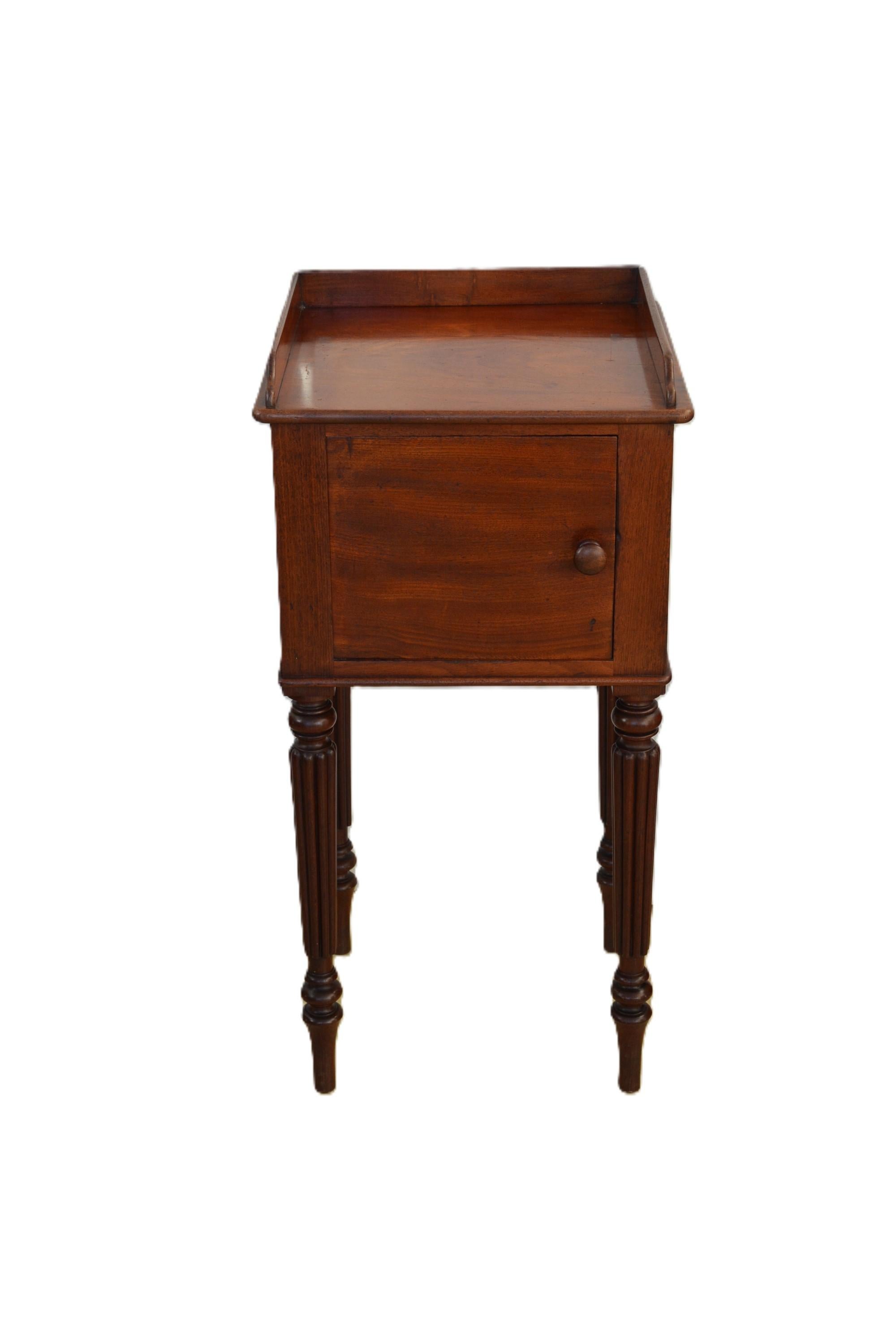 George IV Cabinet de chevet Gillows en acajou du début de l'époque victorienne, vers 1850 en vente