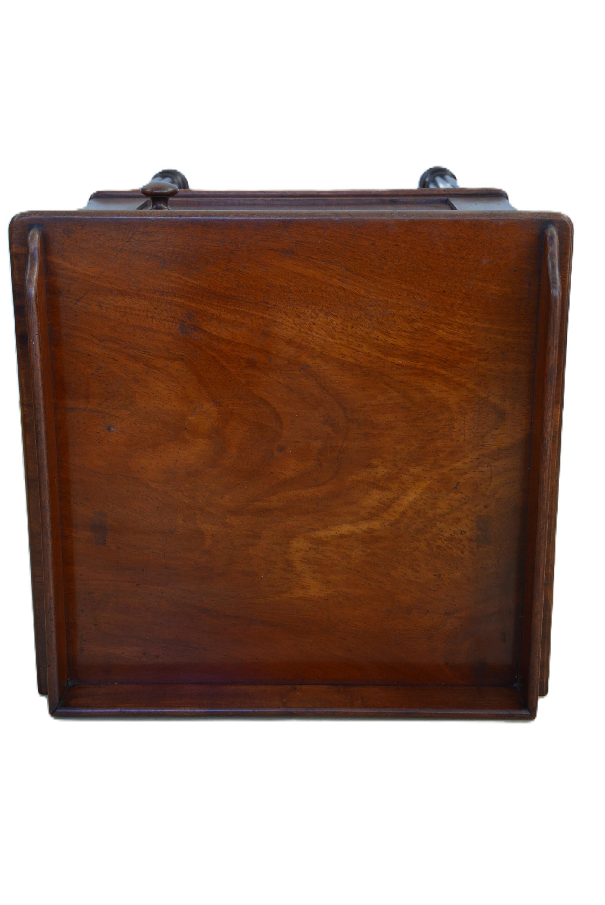 Cabinet de chevet Gillows en acajou du début de l'époque victorienne, vers 1850 Bon état - En vente à High Peak, GB