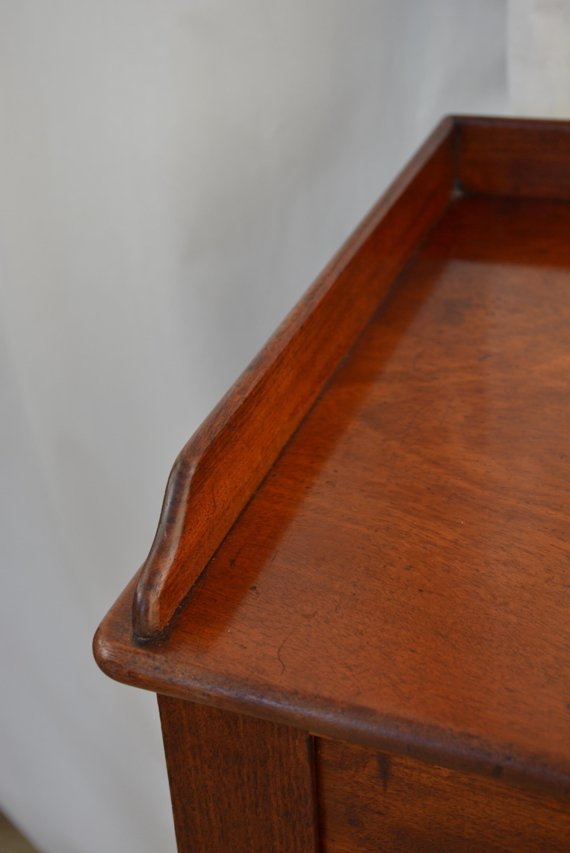 Acajou Cabinet de chevet Gillows en acajou du début de l'époque victorienne, vers 1850 en vente