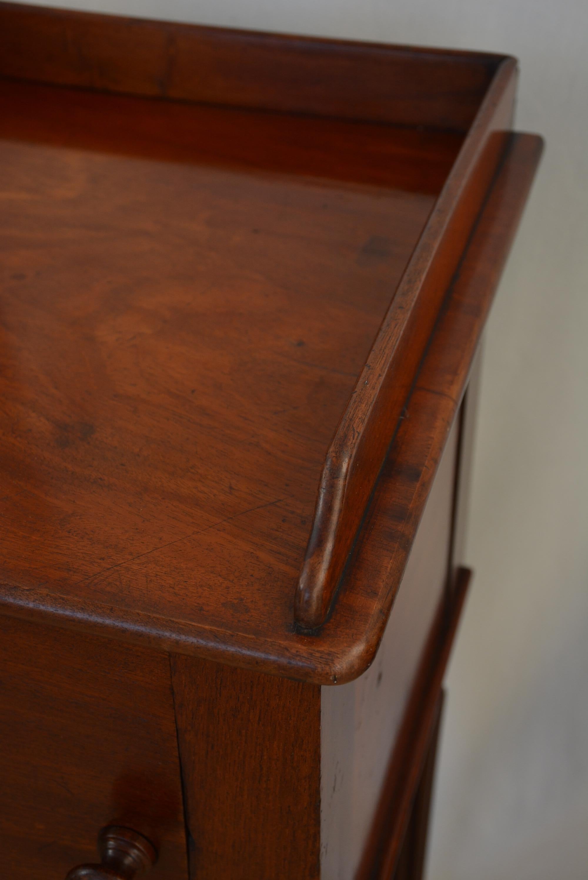 Cabinet de chevet Gillows en acajou du début de l'époque victorienne, vers 1850 en vente 1