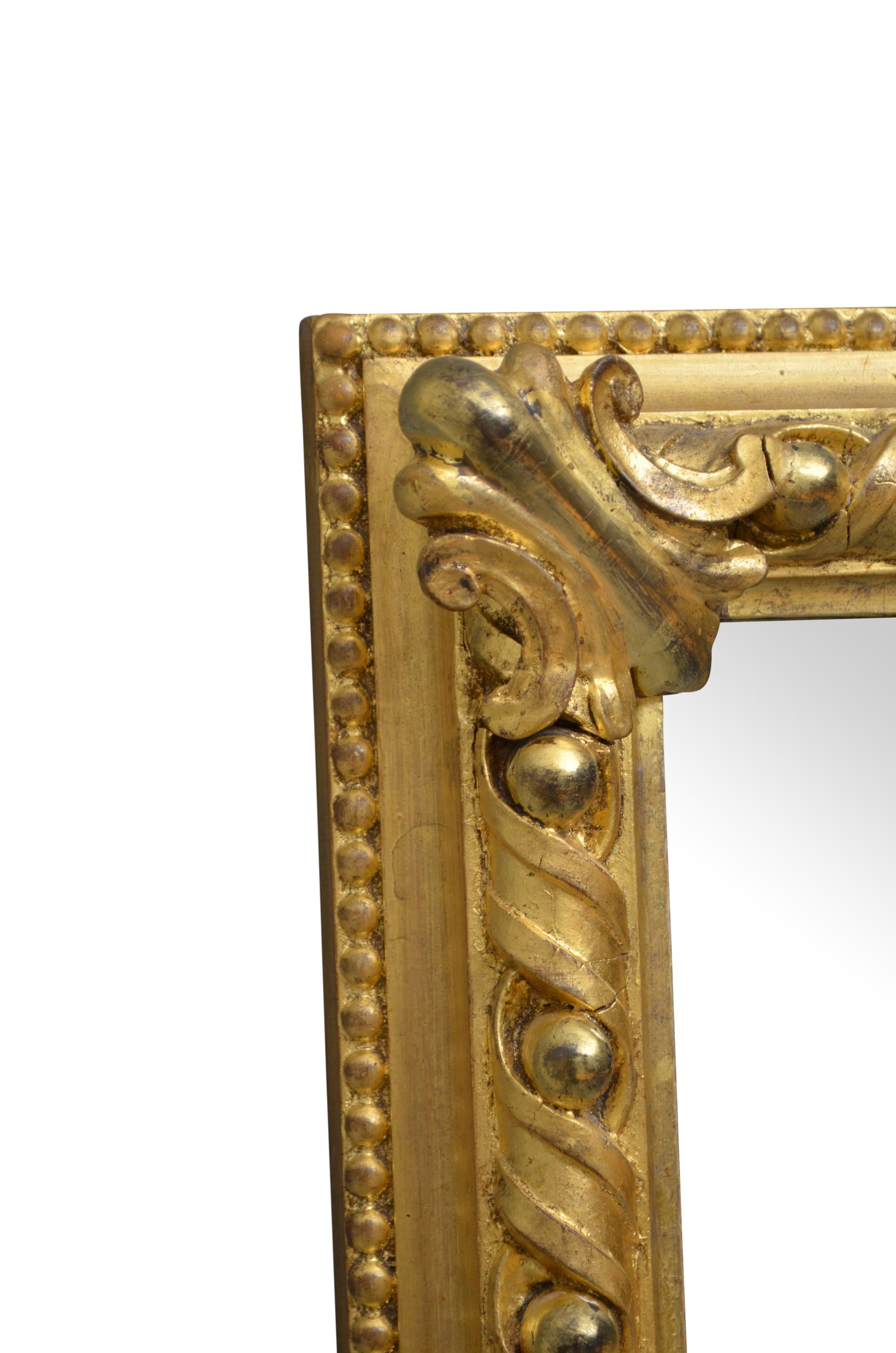 Espejo de pared victoriano de madera dorada Inglés en venta