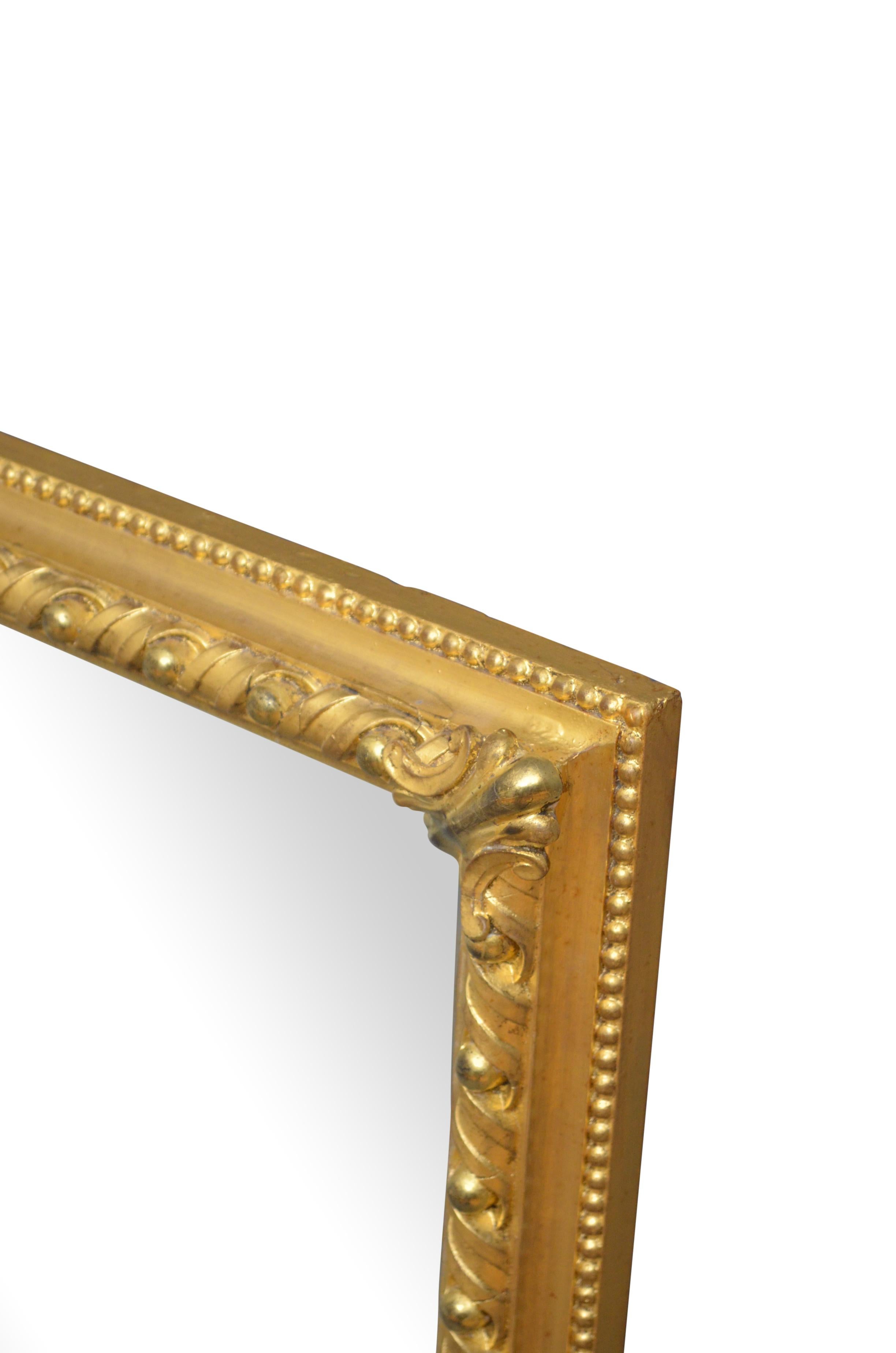 Espejo de pared victoriano de madera dorada Gesso en venta