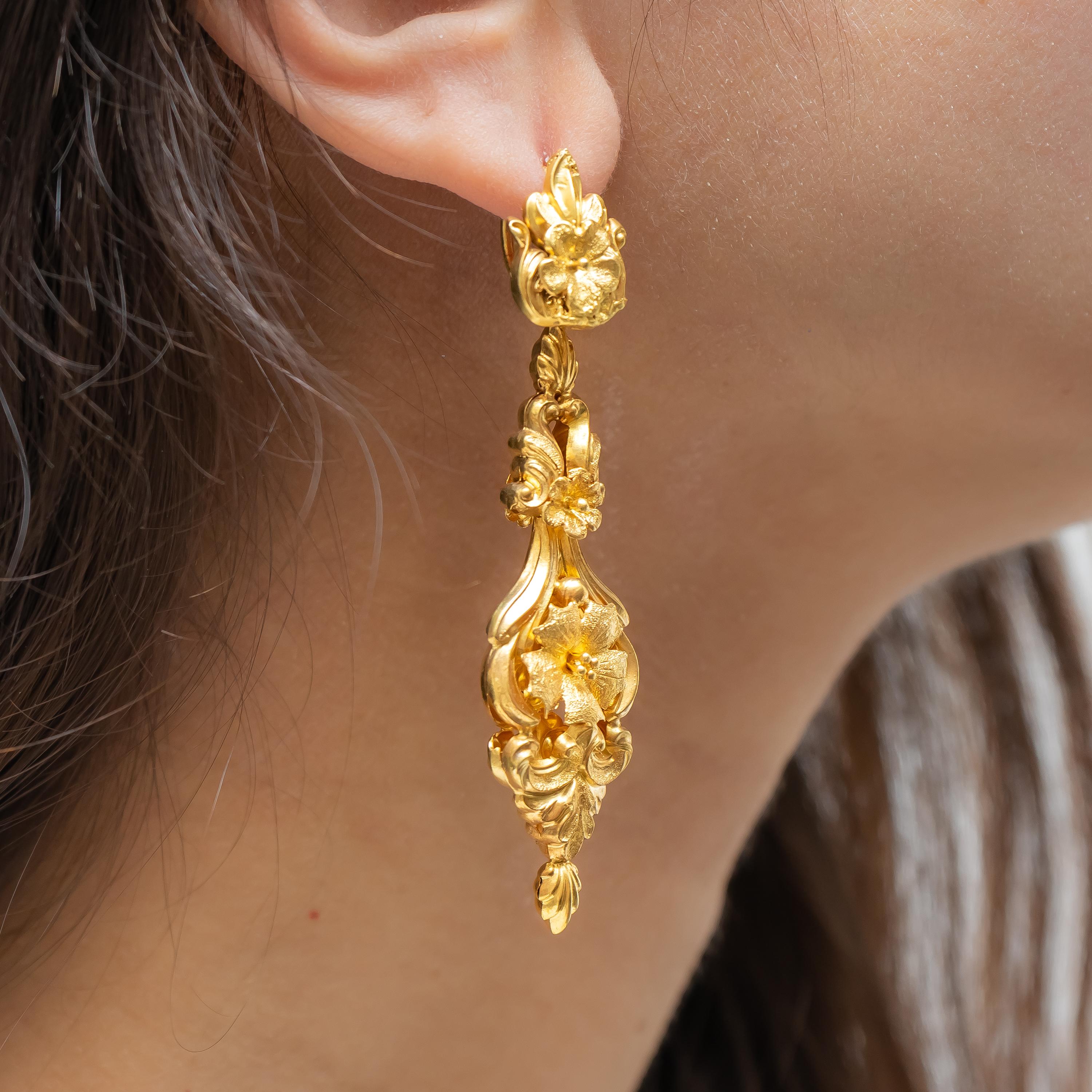 Early Victorian Gold Drop Earrings In Good Condition In London, GB