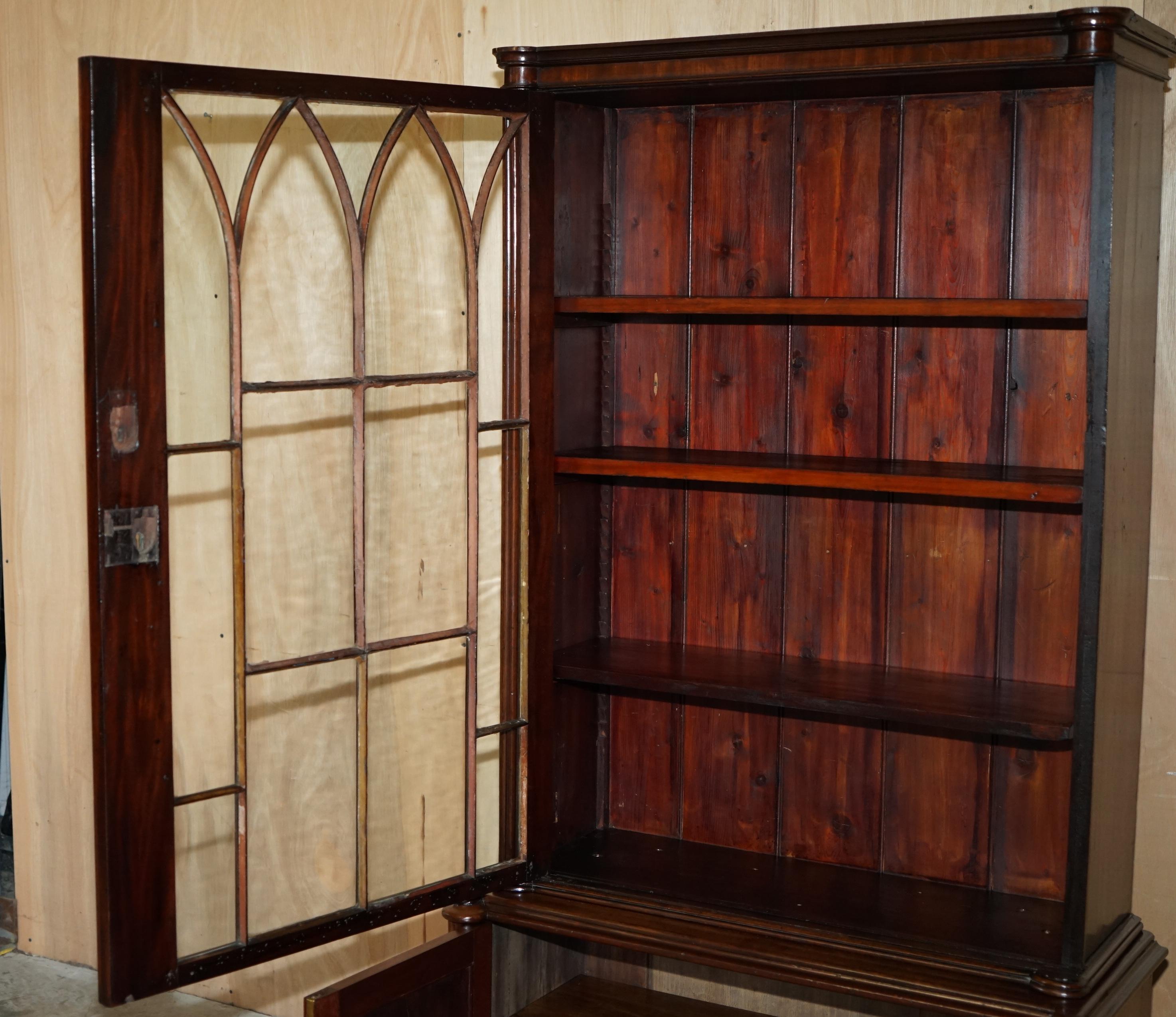 EARLY VICTORIAN GOTHiC REVIVAL ASTRAL GLAZED LIBRARY BOOKCASE WITH STEEPLE GLASS For Sale 9