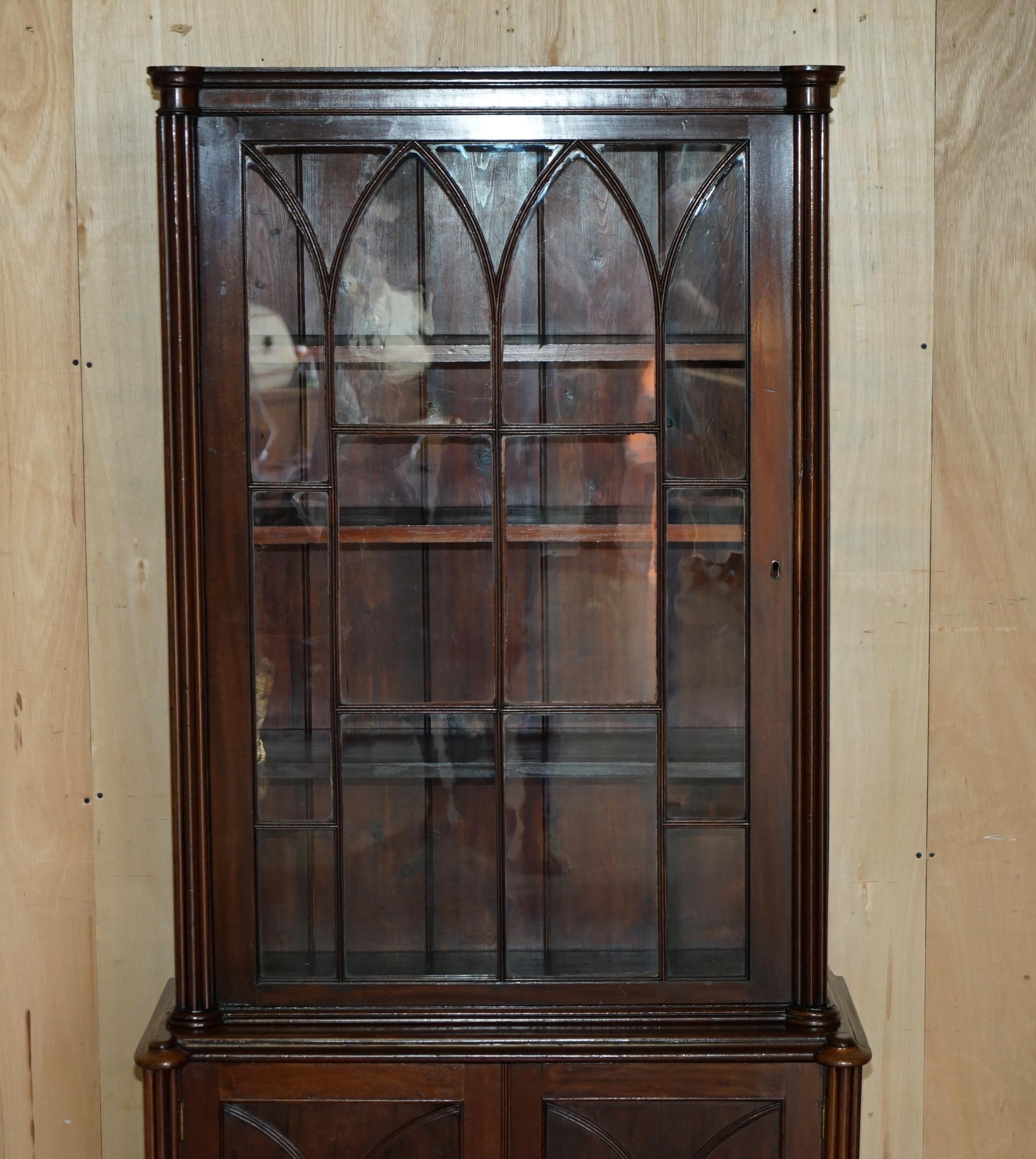 English EARLY VICTORIAN GOTHiC REVIVAL ASTRAL GLAZED LIBRARY BOOKCASE WITH STEEPLE GLASS For Sale