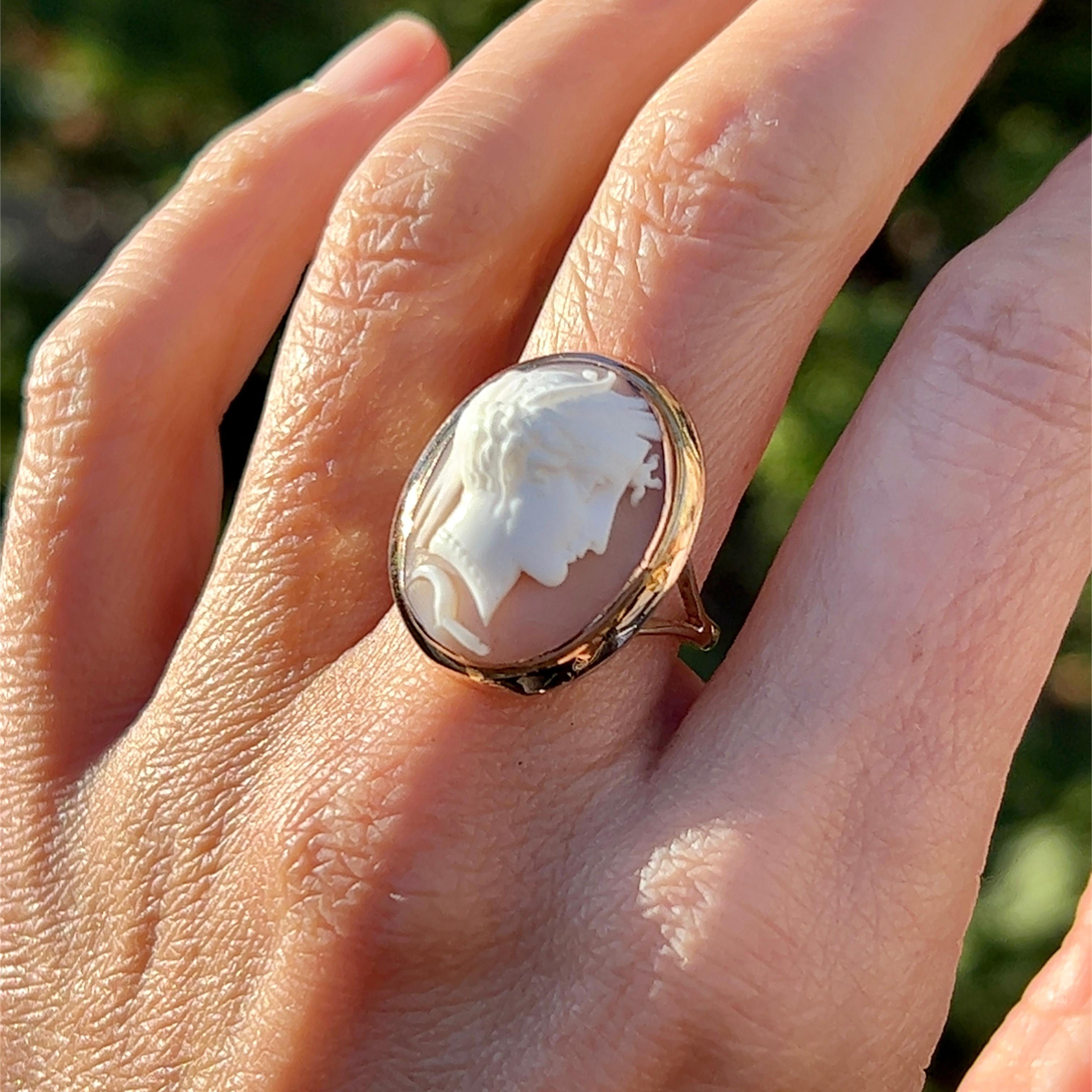 Early Victorian Hard Shell Cameo Ring in 9k Yellow Gold In Good Condition In Towson, MD