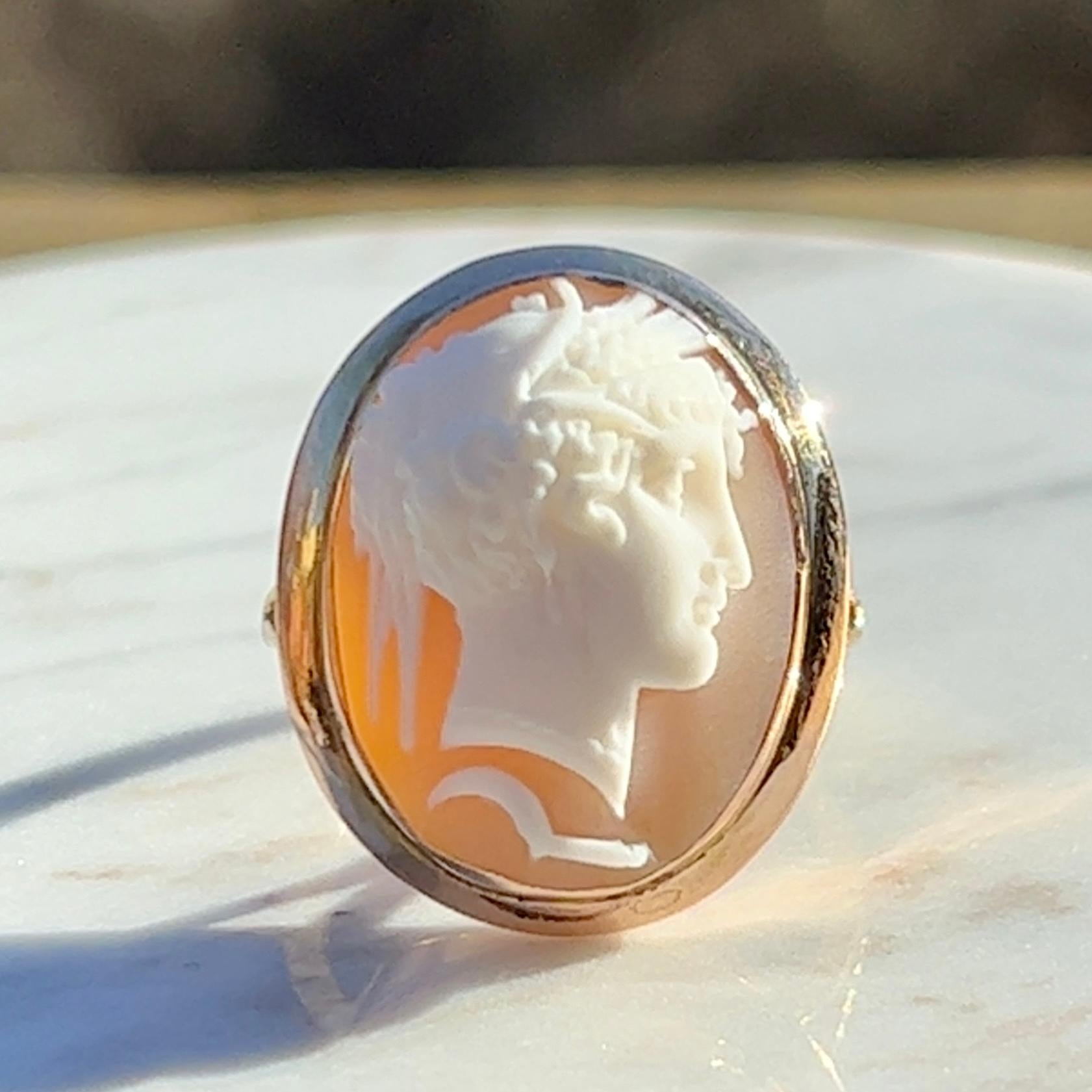 Early Victorian Hard Shell Cameo Ring in 9k Yellow Gold 1
