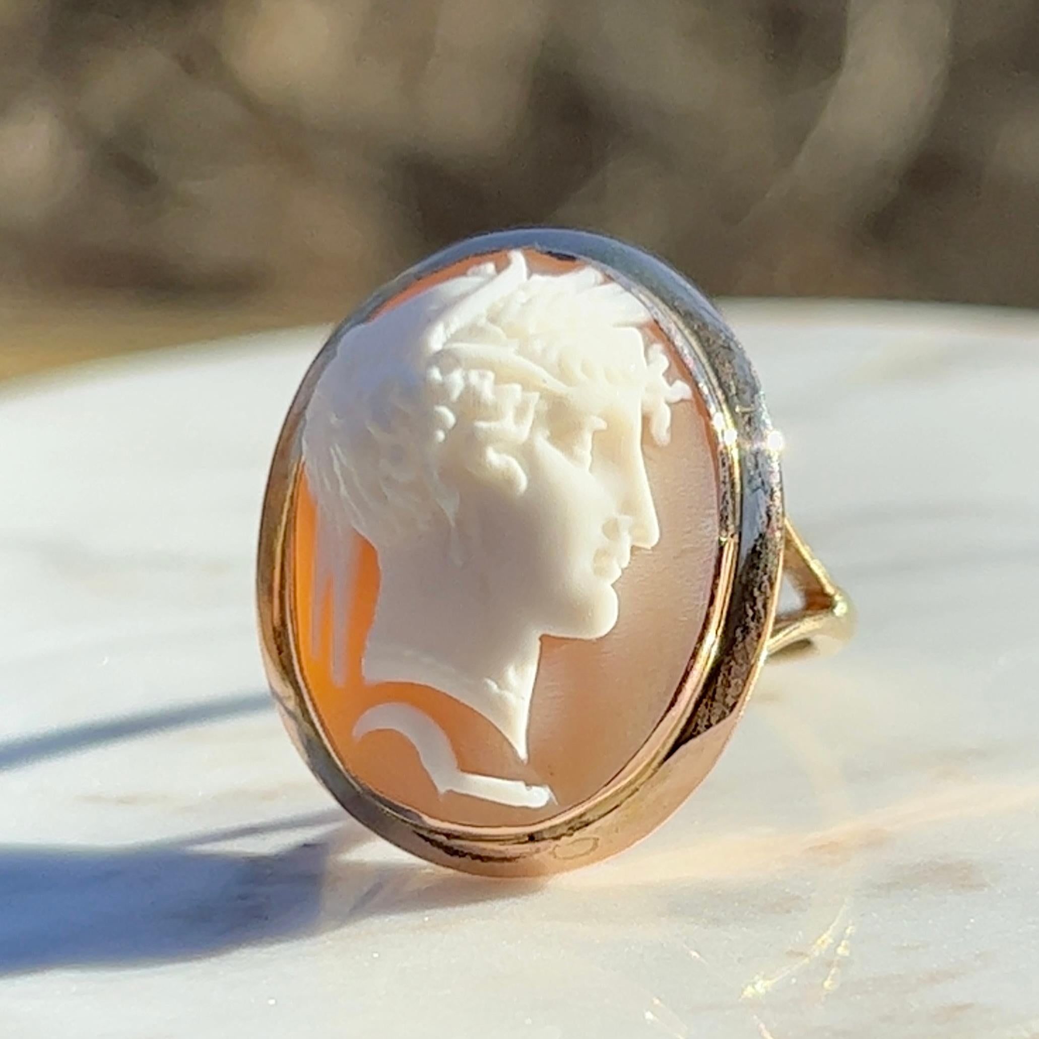 Early Victorian Hard Shell Cameo Ring in 9k Yellow Gold 4