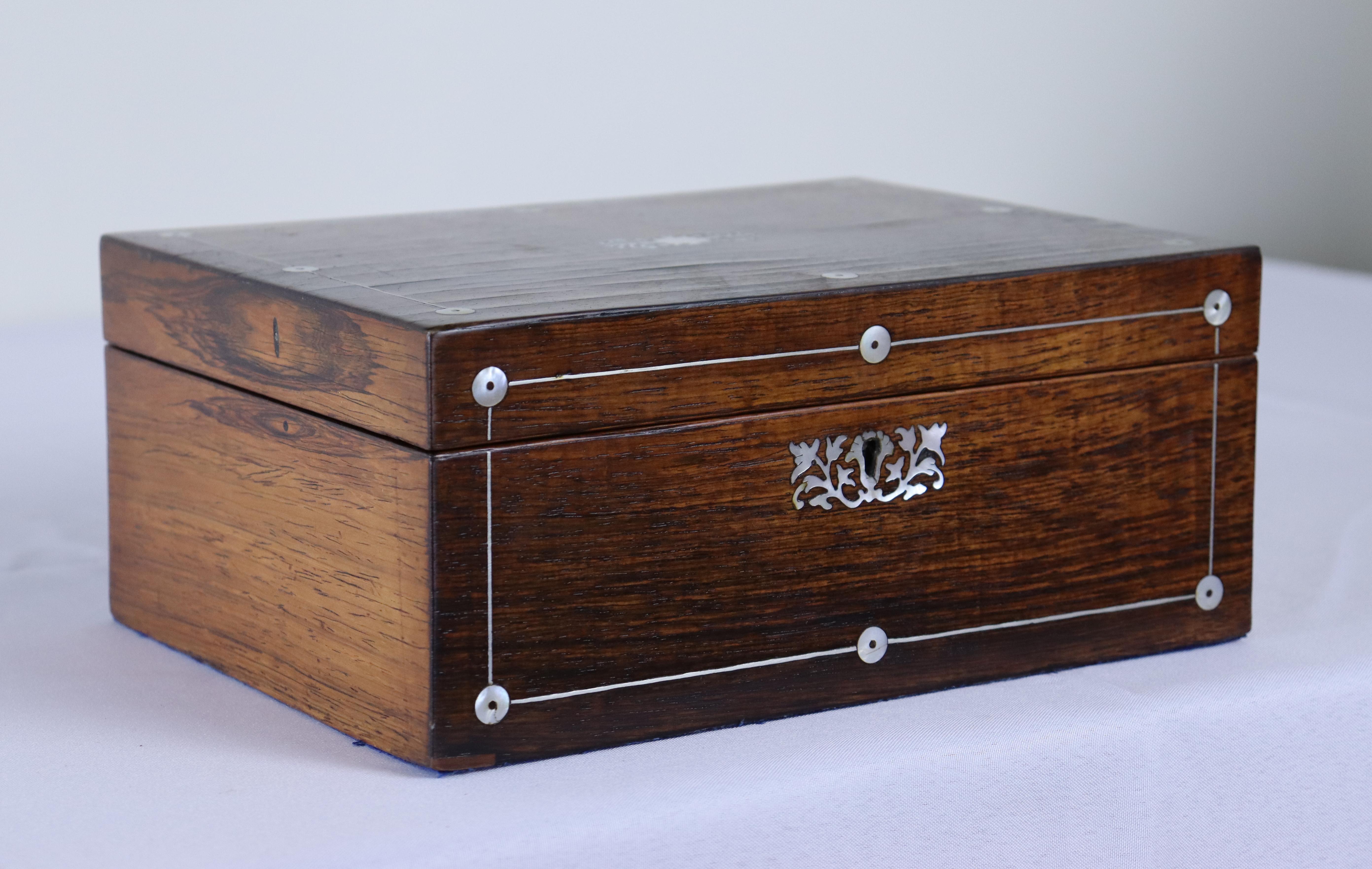 Early Victorian Inlaid Rosewood Jewelry Box In Good Condition For Sale In Port Chester, NY