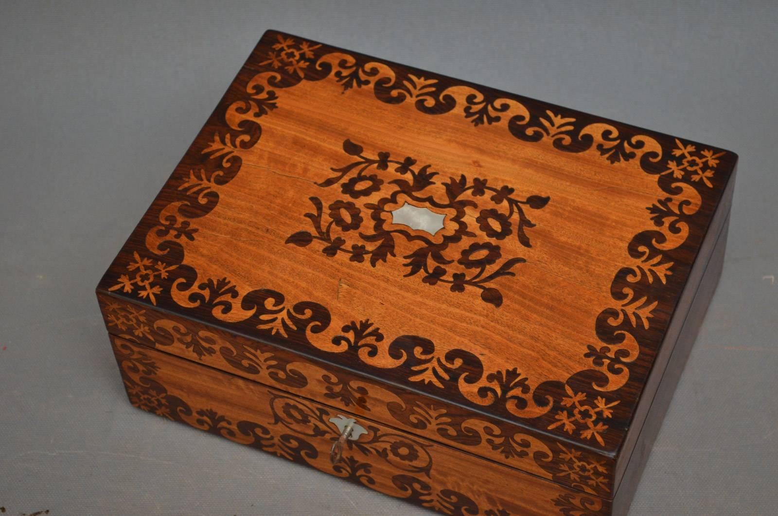 K0308 Excellent Early Victorian satinwood and rosewood jewelry box, having finely inlaid front and lid which open to reveal relined interior, all fitted with original working lock and a key, and in wonderful home ready condition, circa