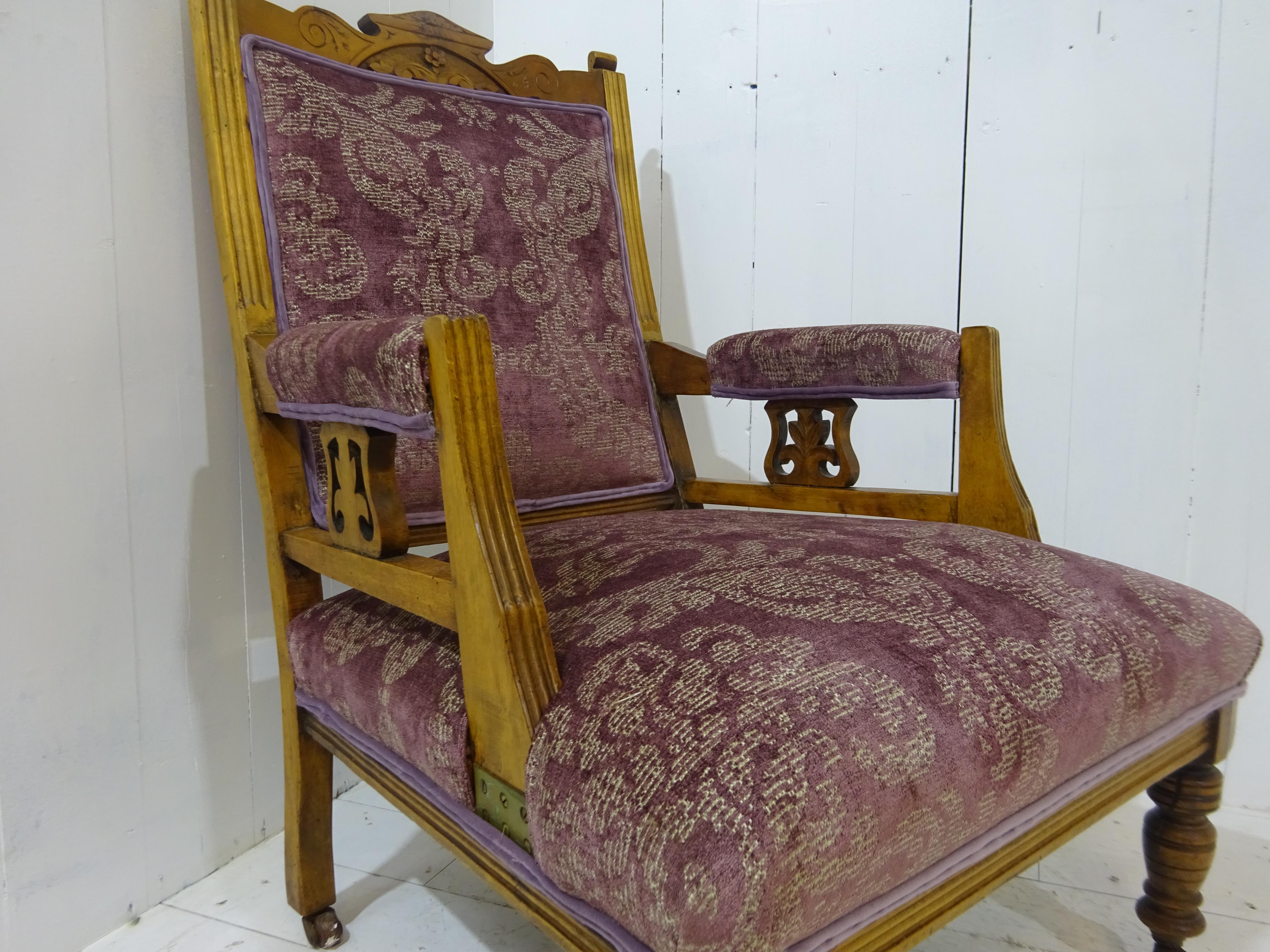 Frühviktorianischer Bibliothekssessel aus geblümter Chenille 3