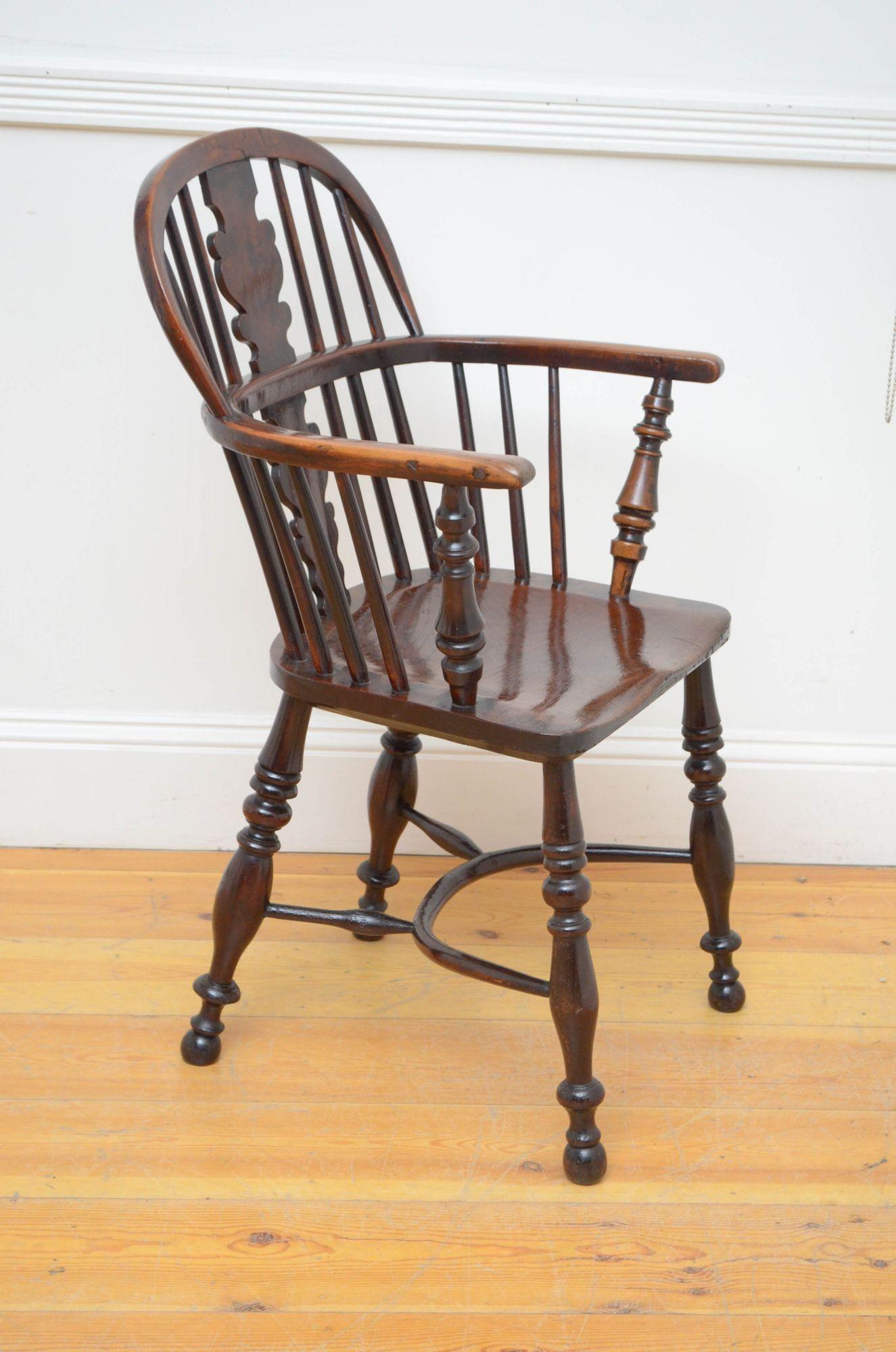 English Early Victorian Low Back Windsor Chair For Sale