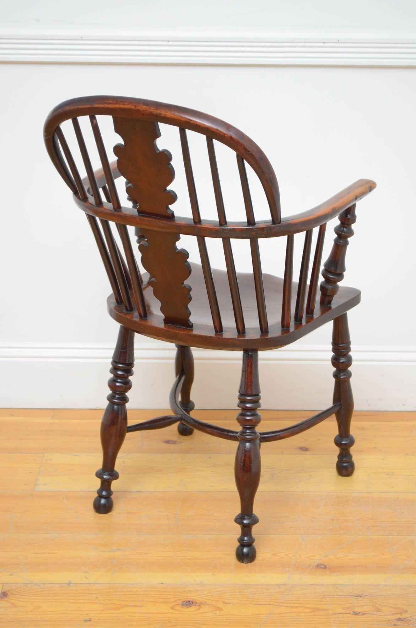 Early Victorian Low Back Windsor Chair In Good Condition For Sale In Whaley Bridge, GB