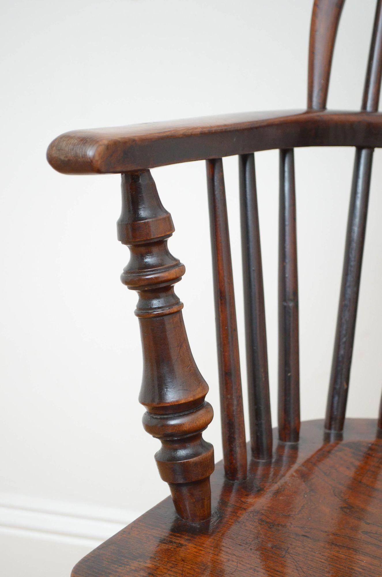 Early Victorian Low Back Windsor Chair For Sale 2