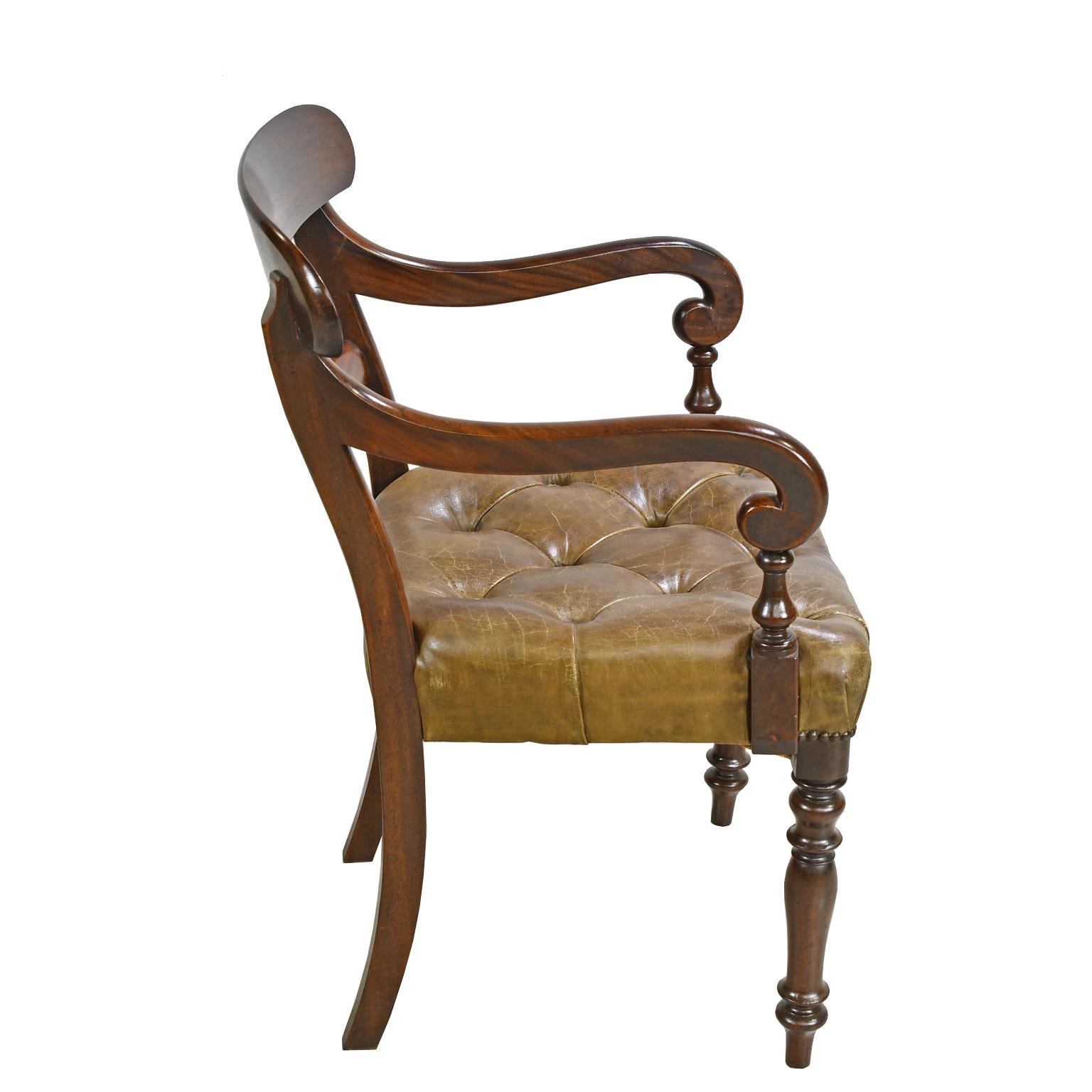 Frühviktorianischer Mahagoni-Sessel mit getufteter Lederpolsterung, England im Angebot 2