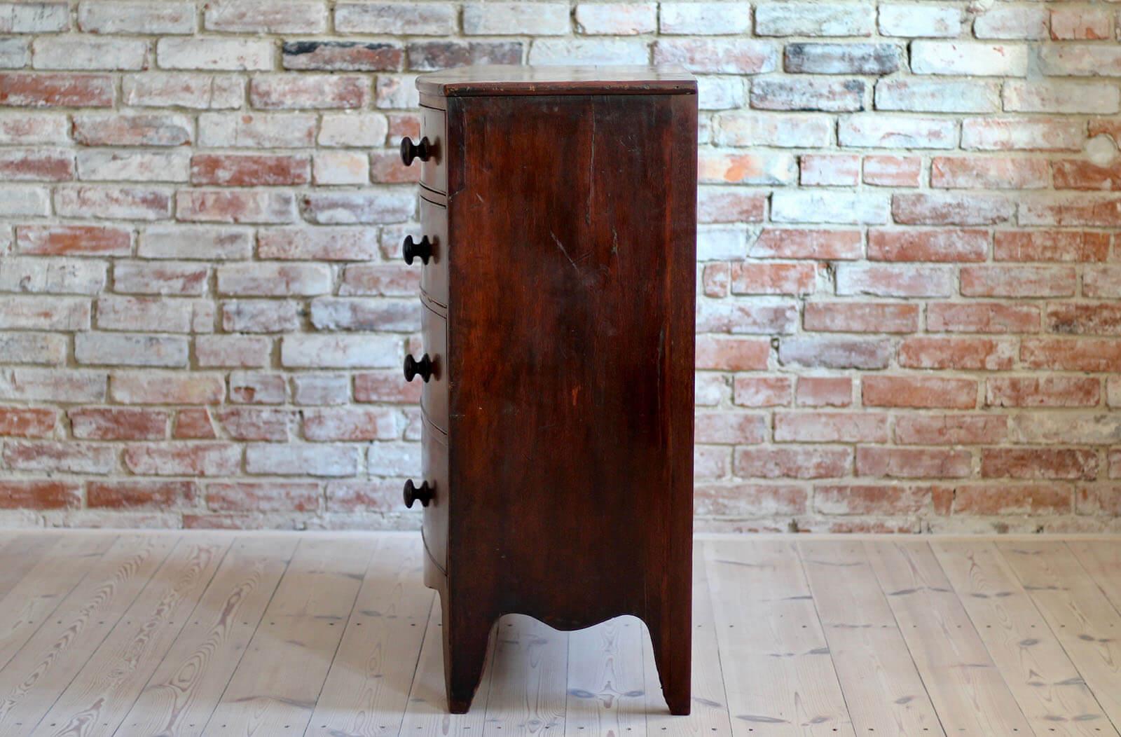 English Early Victorian Mahogany Bow Front Chest of Drawers, 19th Century