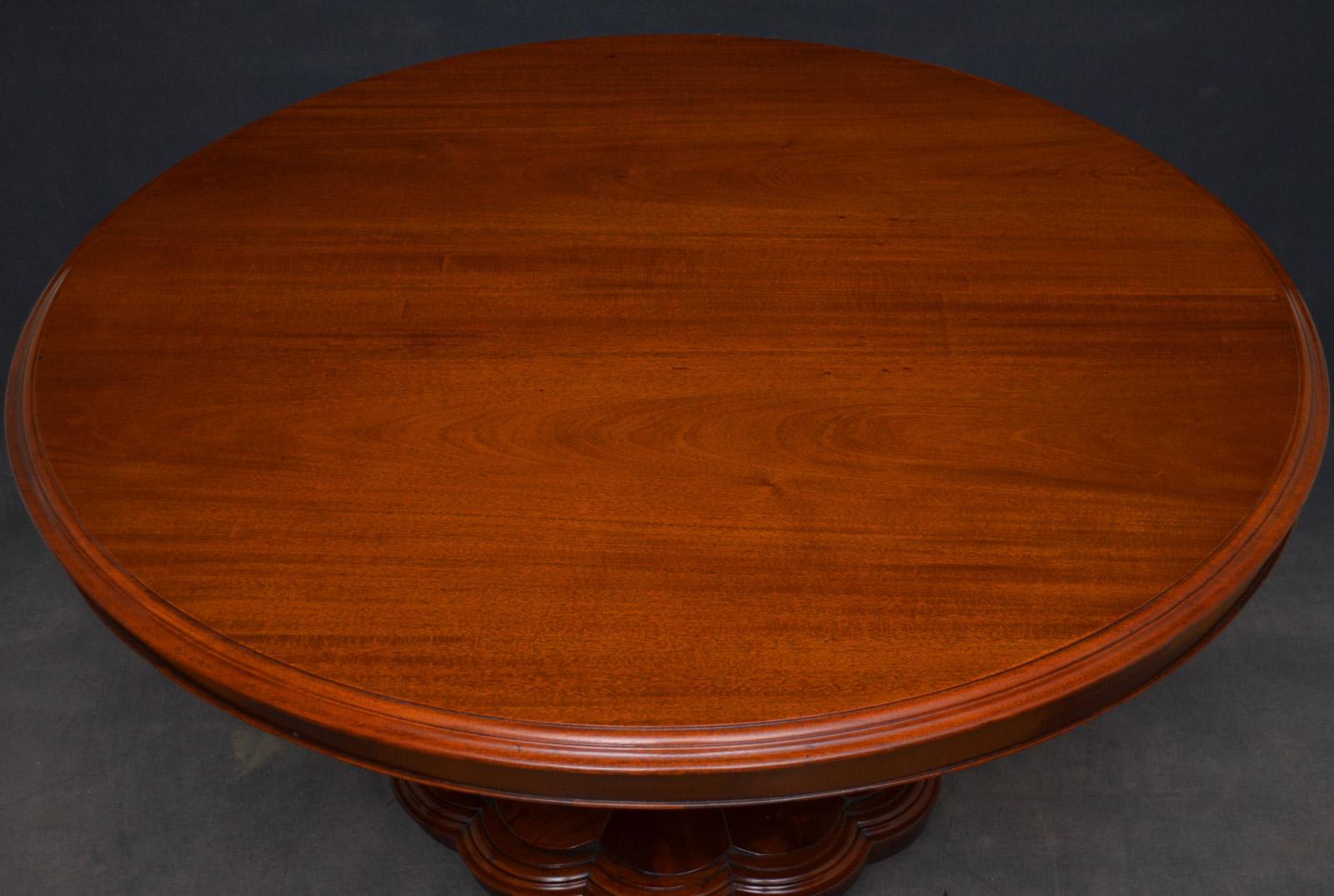 Early Victorian Mahogany Centre Table / Dining Table In Good Condition In Whaley Bridge, GB