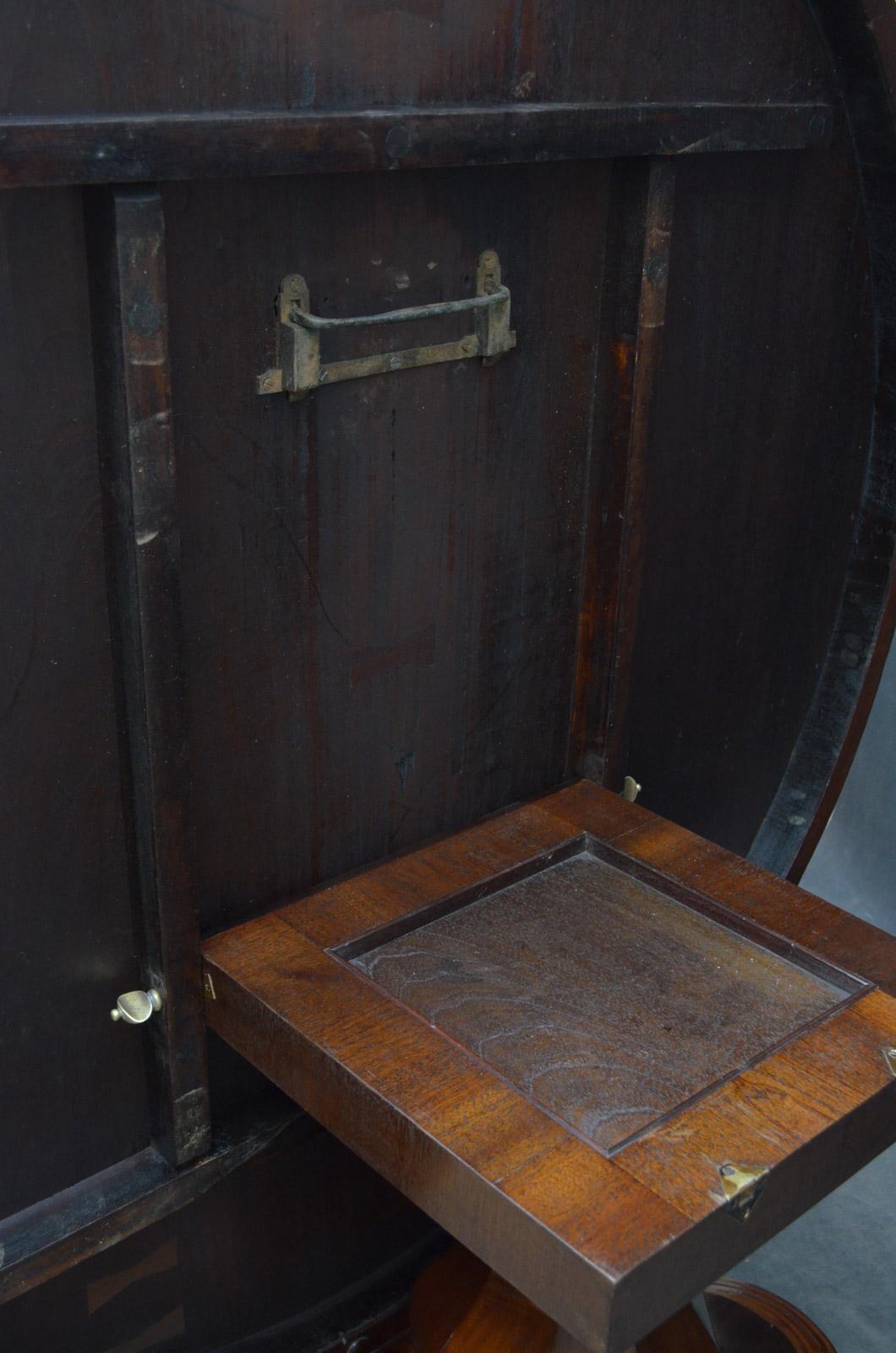 Early Victorian Mahogany Centre Table / Dining Table 1