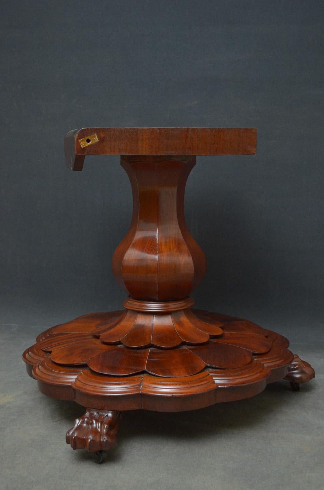 Early Victorian Mahogany Centre Table / Dining Table 3