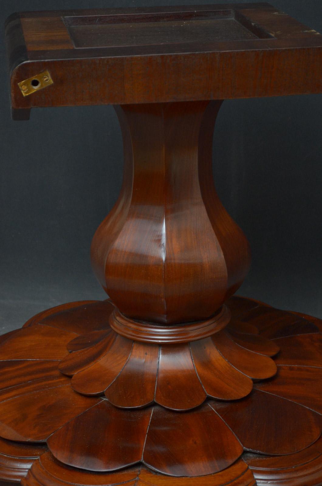 Early Victorian Mahogany Centre Table / Dining Table 4