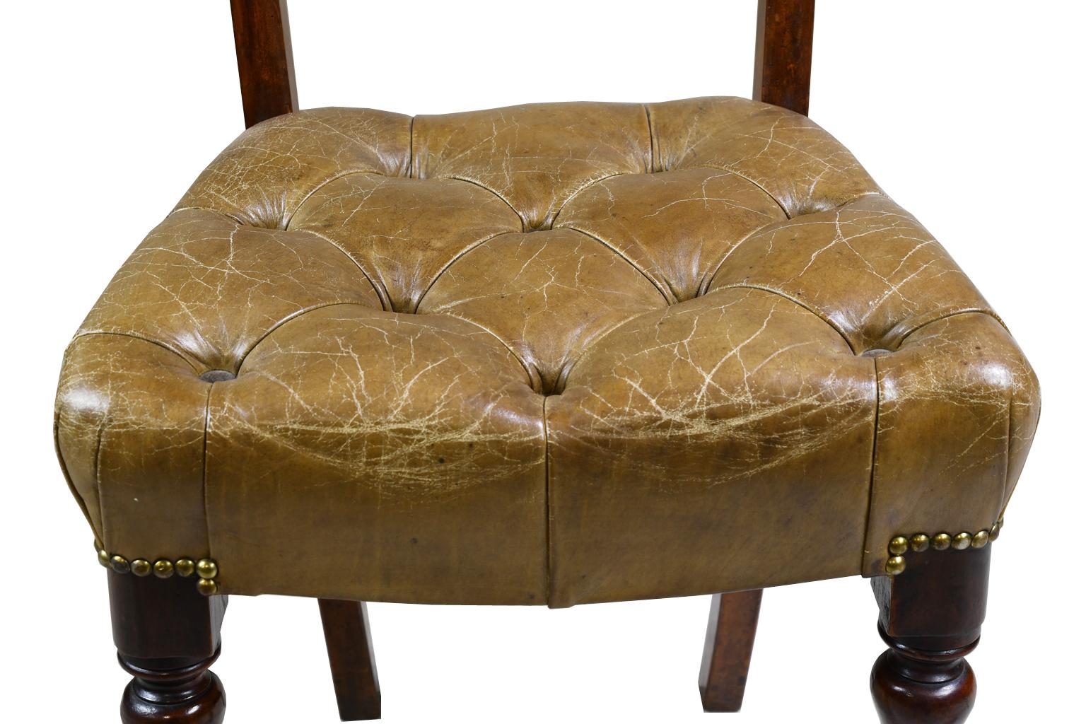 Early Victorian Mahogany Chair with Tufted Leather Upholstery, England For Sale 4