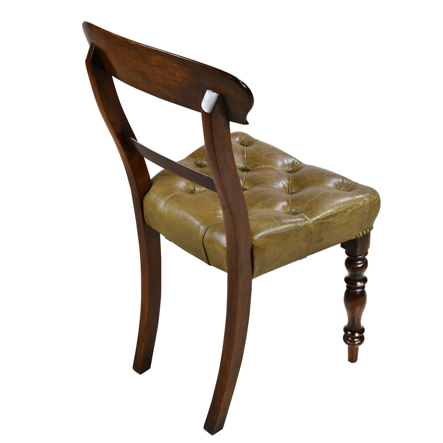 Mid-19th Century Early Victorian Mahogany Chair with Tufted Leather Upholstery, England For Sale