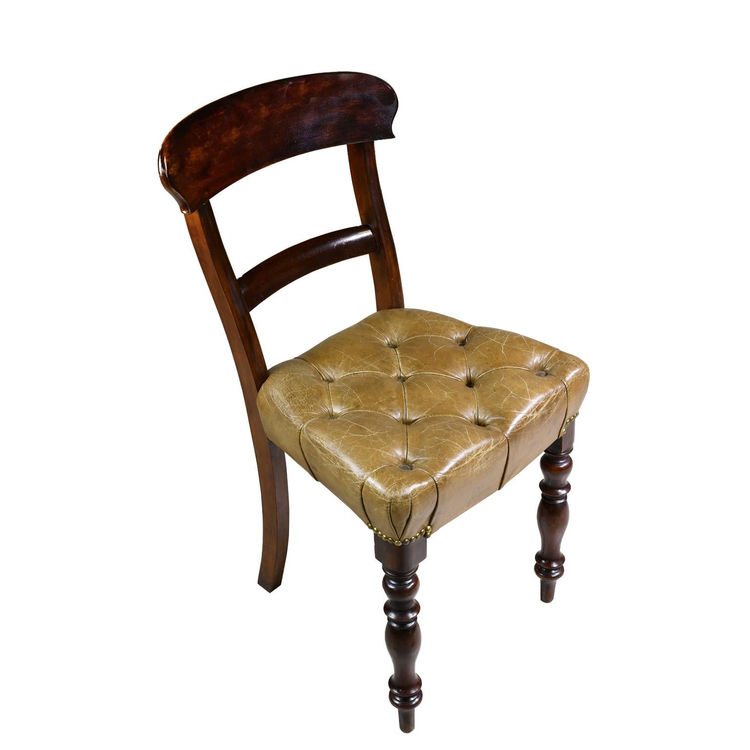 Early Victorian Mahogany Chair with Tufted Leather Upholstery, England For Sale 2