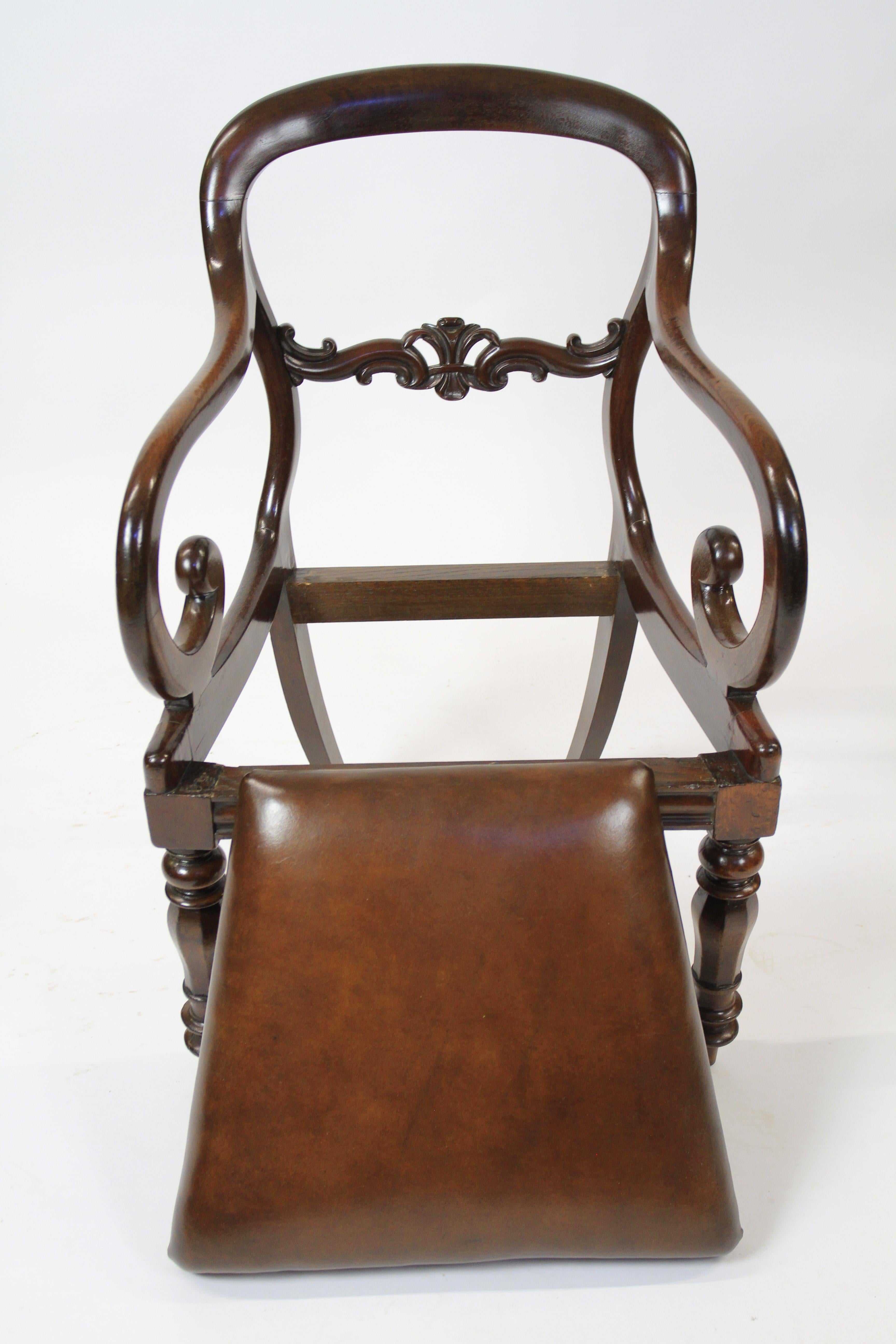 Early Victorian Mahogany & leather Desk Elbow chair In Good Condition For Sale In Dereham, GB