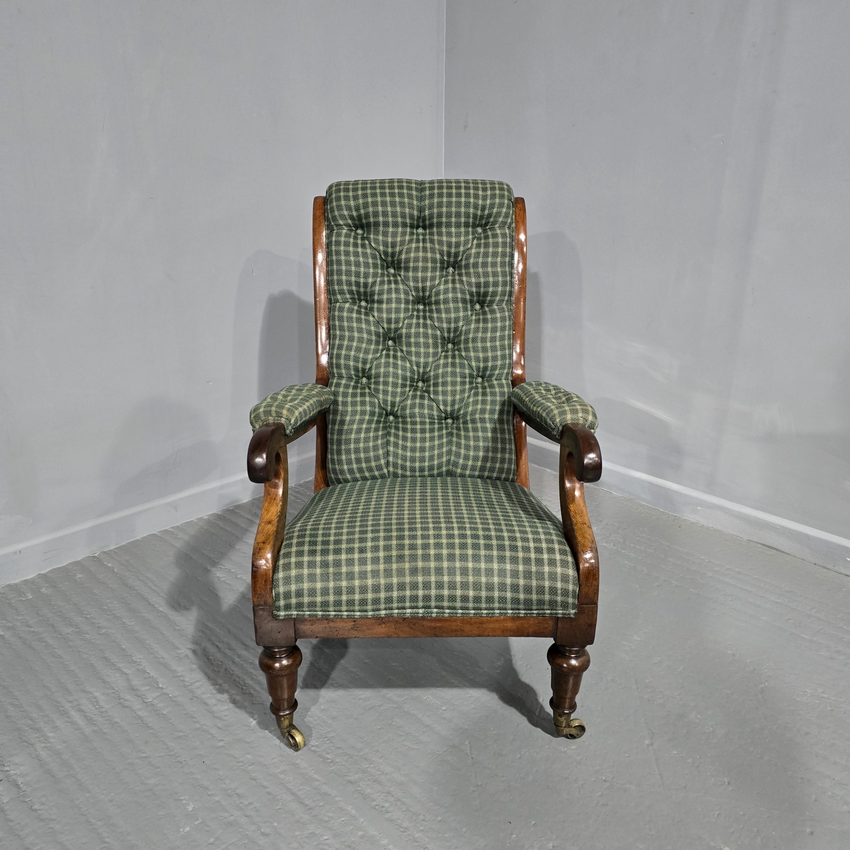 Chaises de bibliothèque en acajou profondément boutonné d'excellente qualité datant du début de l'époque victorienne, de belle forme, en excellent état général.

41