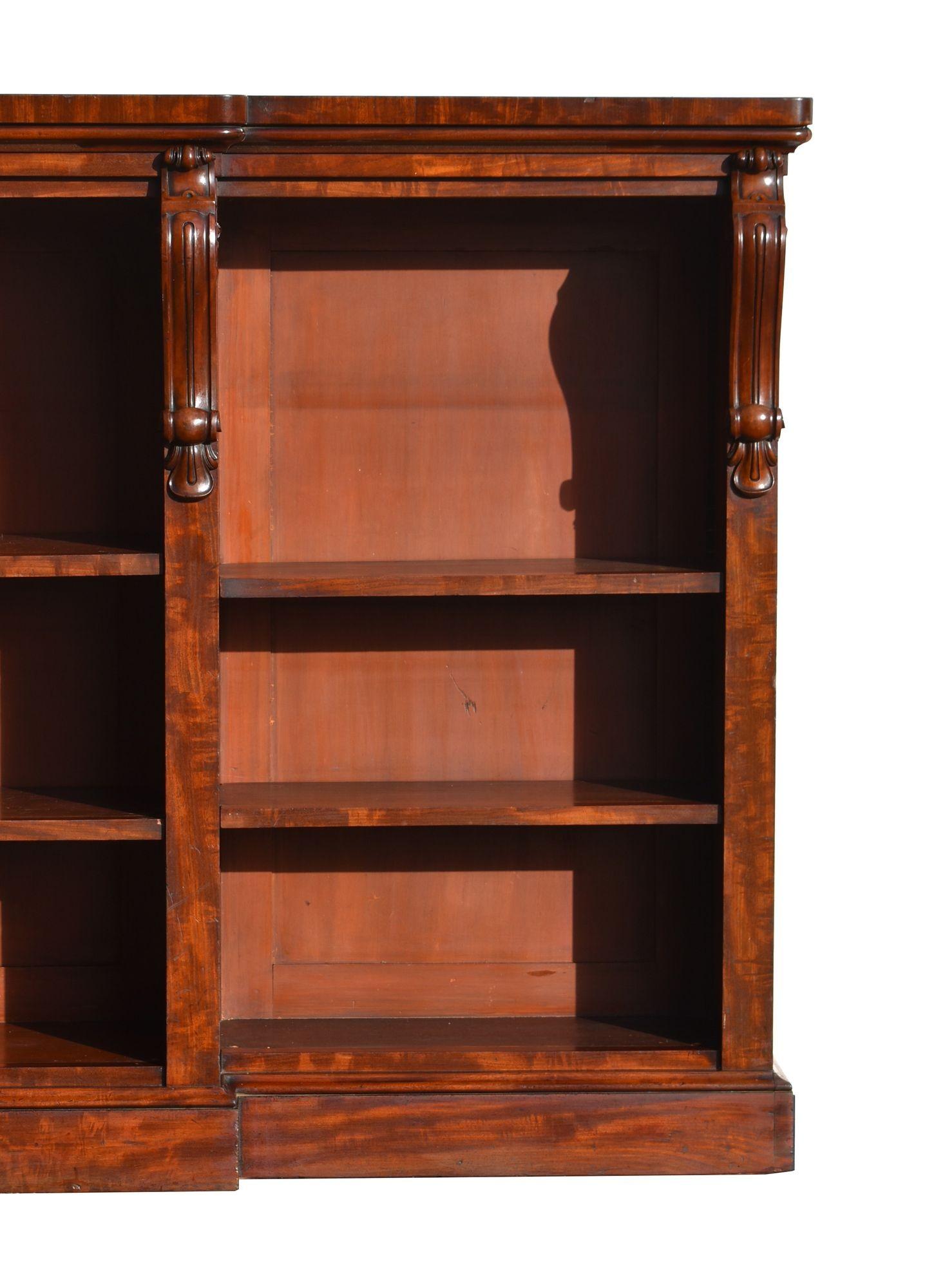 Early Victorian Mahogany Open Bookcase In Good Condition In Chelmsford, Essex
