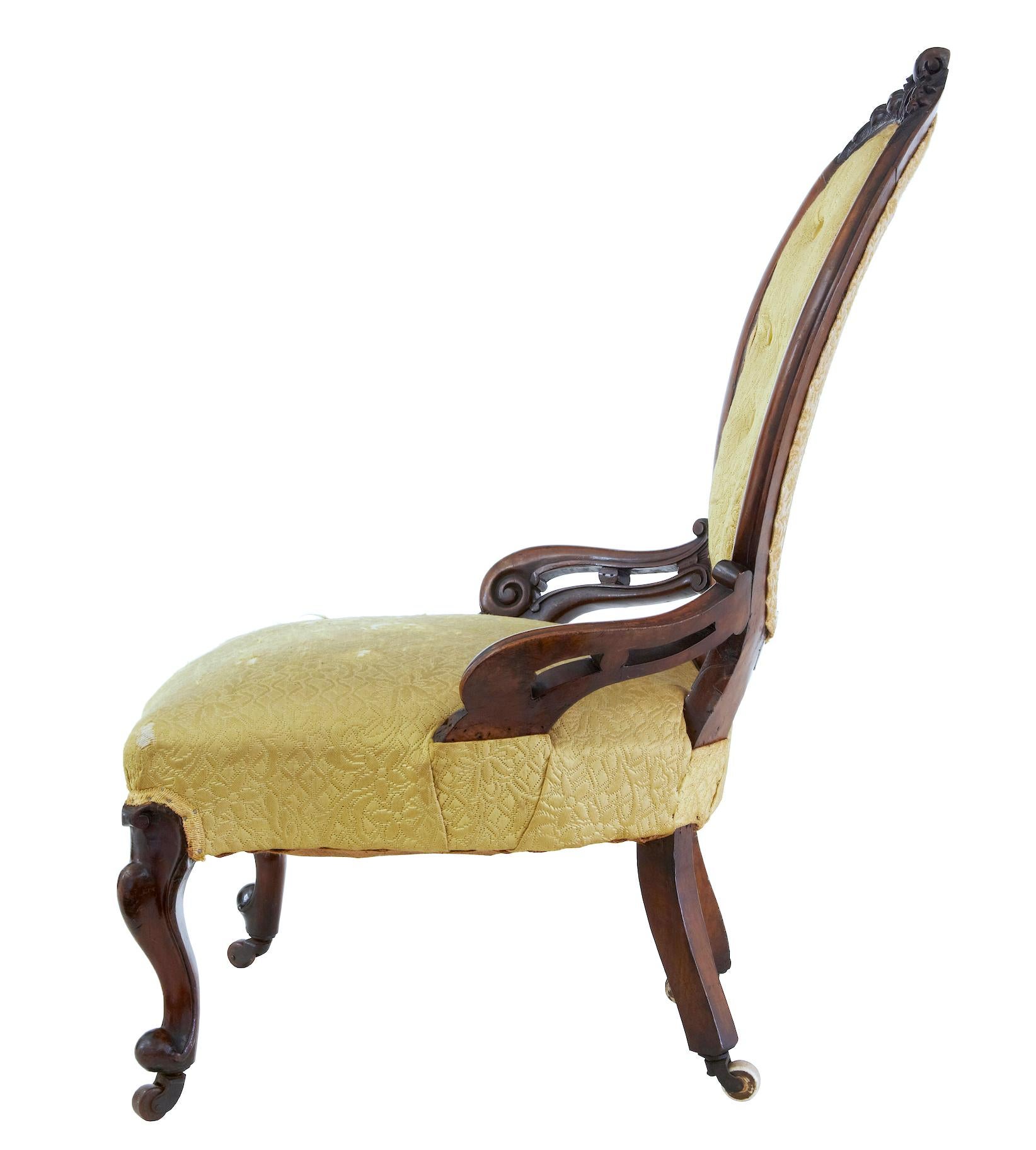 Early Victorian mahogany salon nursing chair circa 1850.

Carved button back back rest with show frame arms. Standing on front cabriole legs and tapering legs to the rear. Finished with original brass castors.

Good colour and patina. Expected