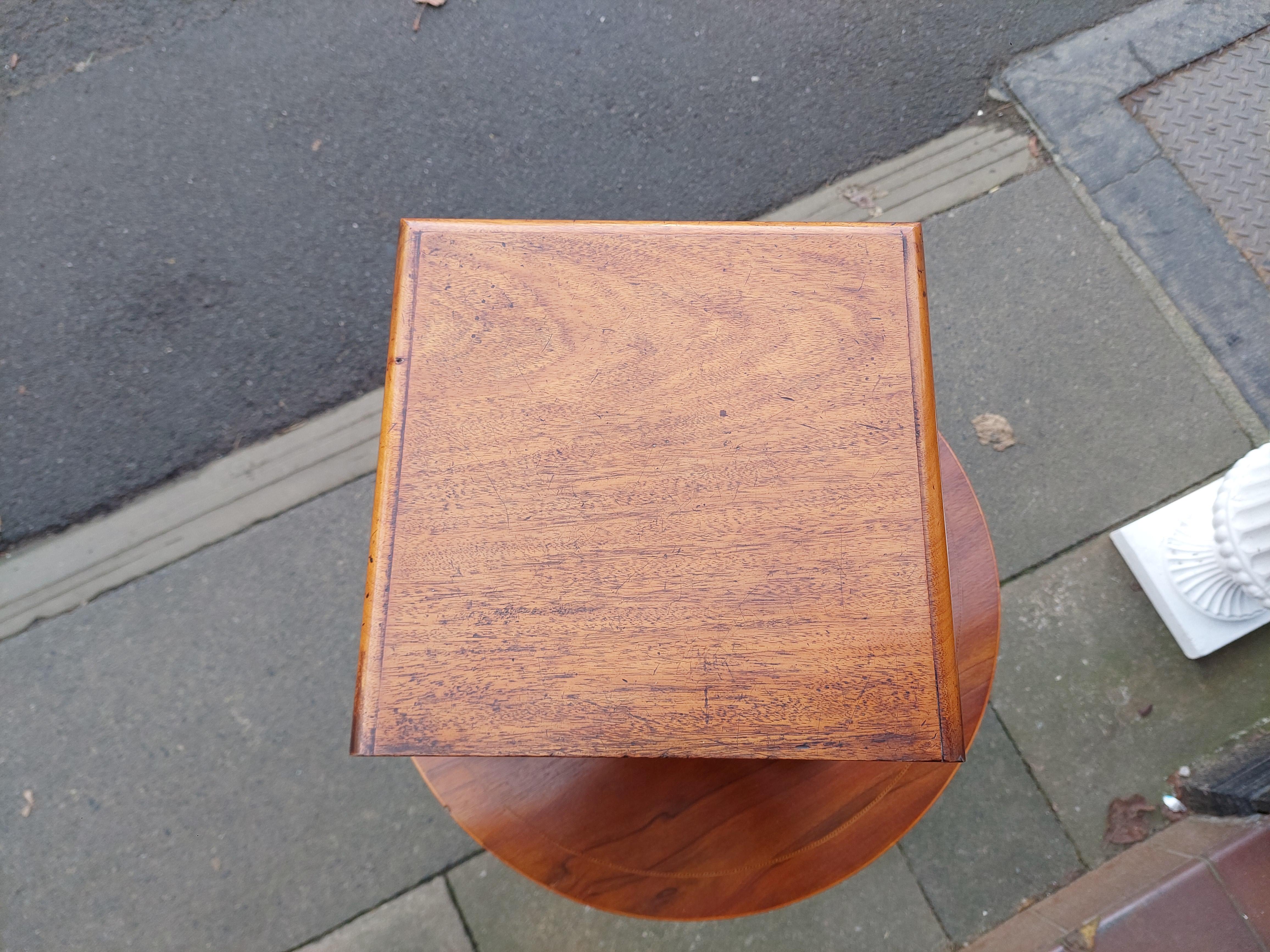 Début de l'époque victorienne Cabinet de spécimens de table en acajou du début de l'époque victorienne en vente